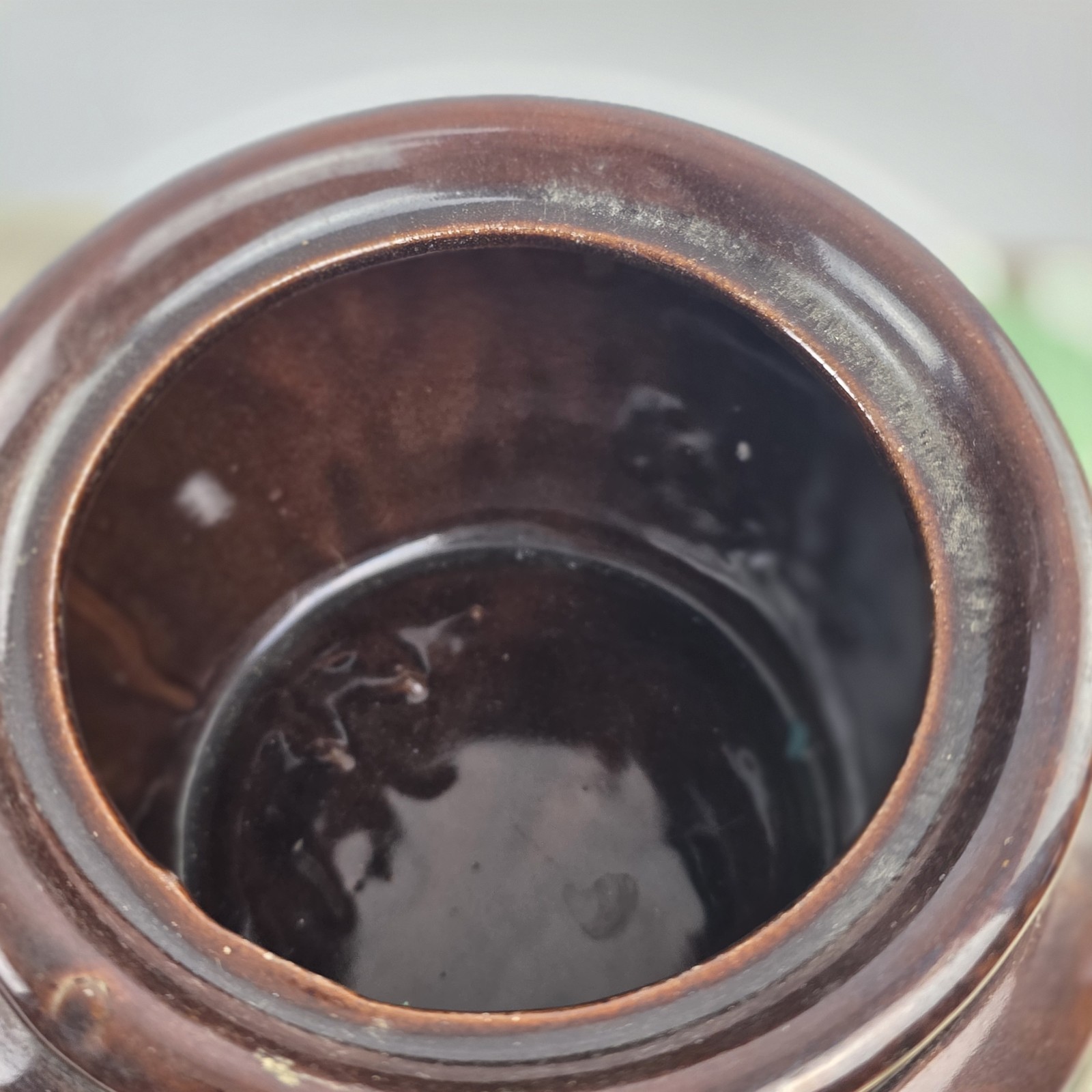 Stoneware Glazed Bean Pot With Beige Base & Dark Brown Top