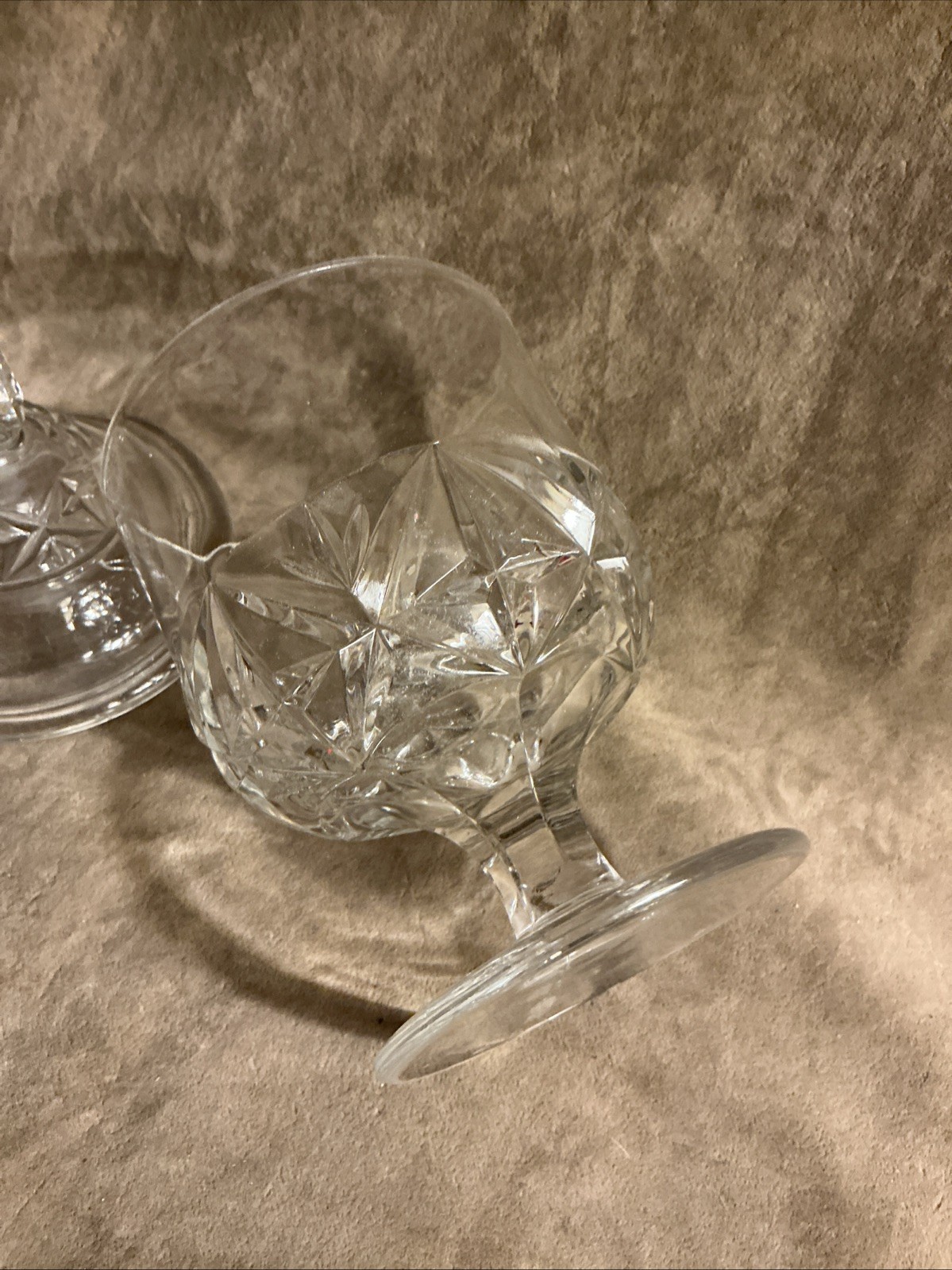 Victorian pressed pattern glass covered candy dish kite and fan design