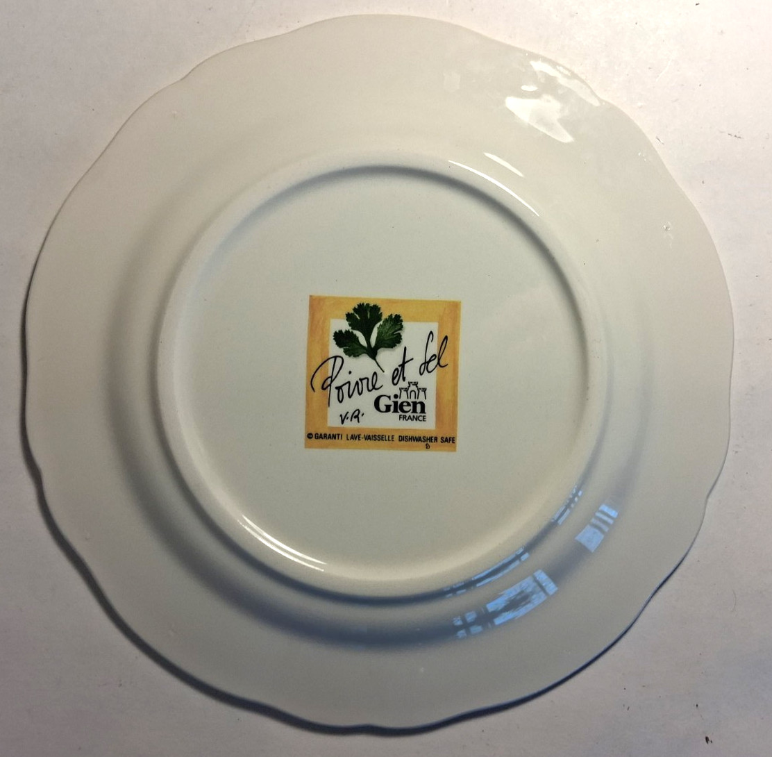 Gien France Poivre Et Sel Garlic Design 8 3/4″ Salad Plate Scalloped Edge