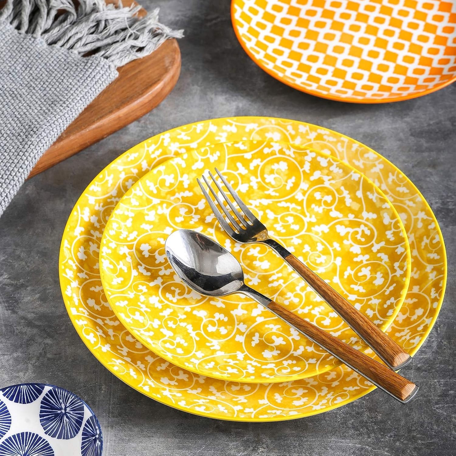 Unique Floral Design: 8-Inch Lead-Free Porcelain Plates, Set of 6 Vibrant Colors