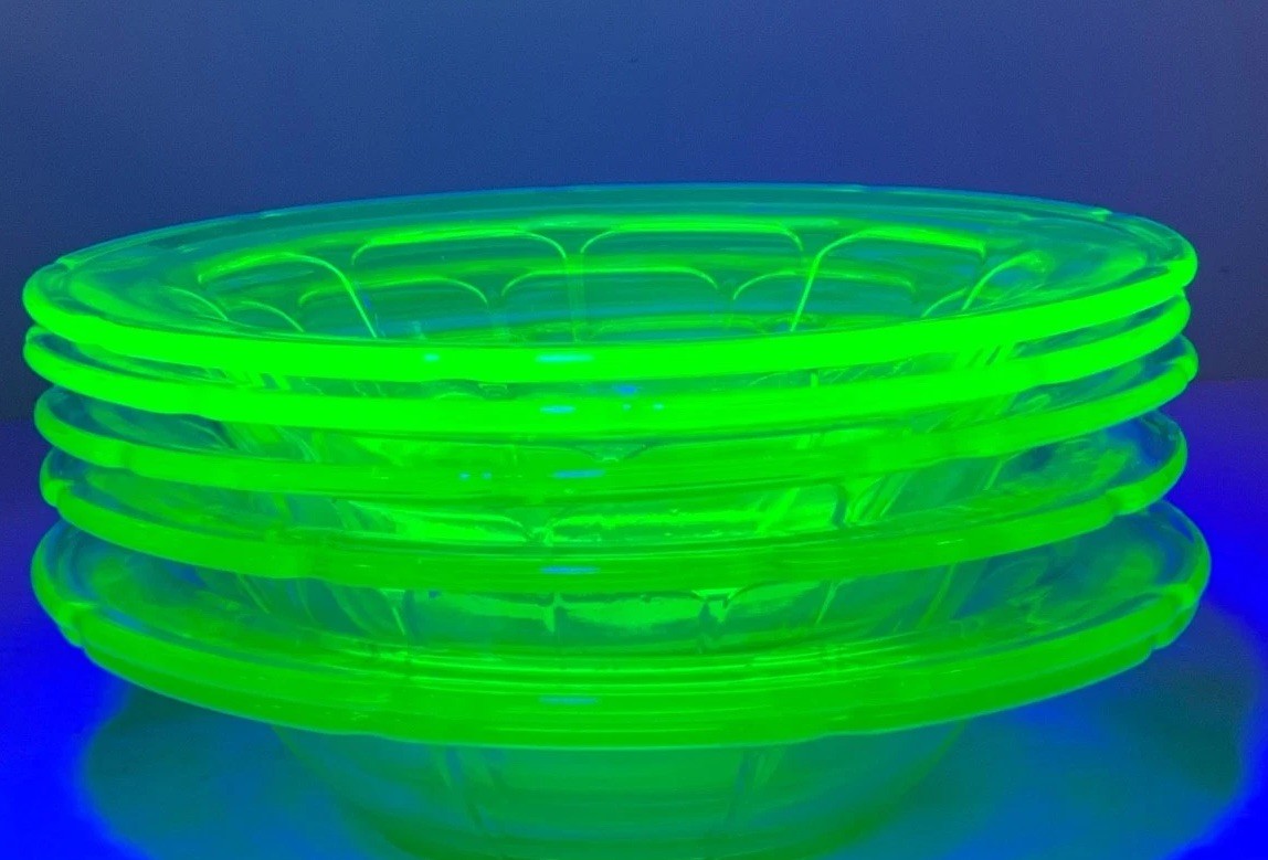 Set of 6 Diamond Glass Co. Victory Green Uranium Glass Fruit Bowls 6.5 in.