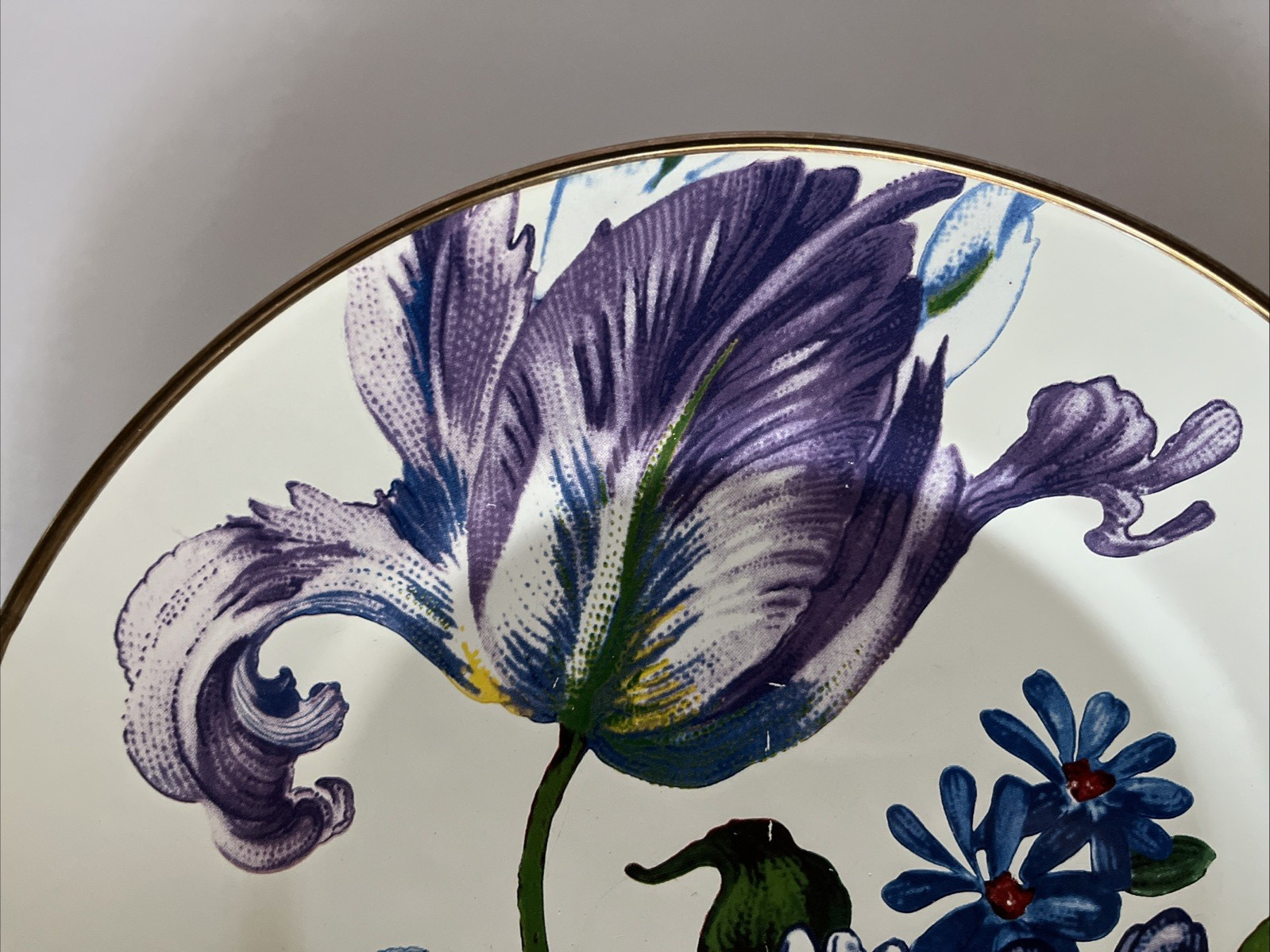 Lot Mackenzie Childs 10.25″ white flower market enamel dinner plates