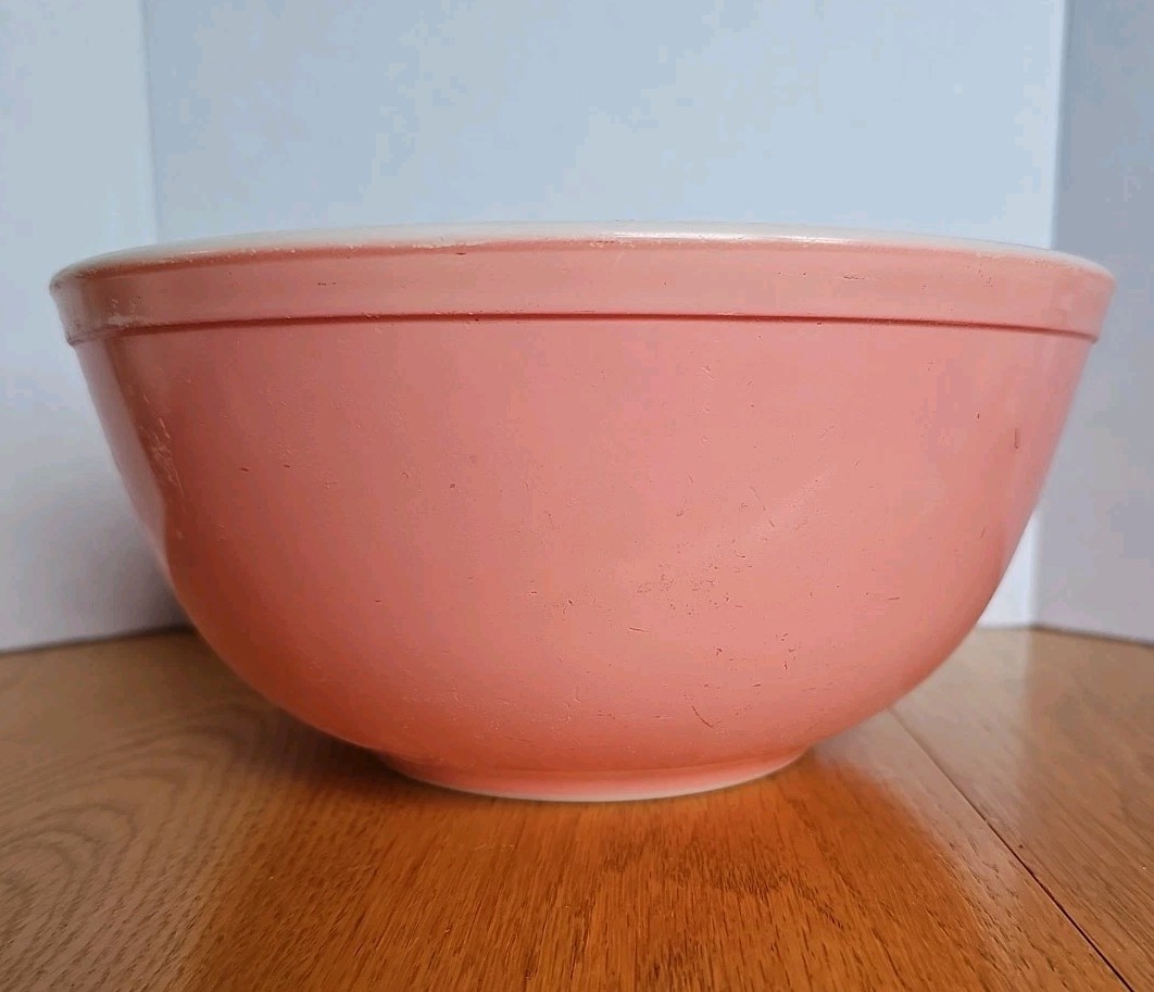 Vintage Pyrex Bowl Pink 403 2.5 Quarts