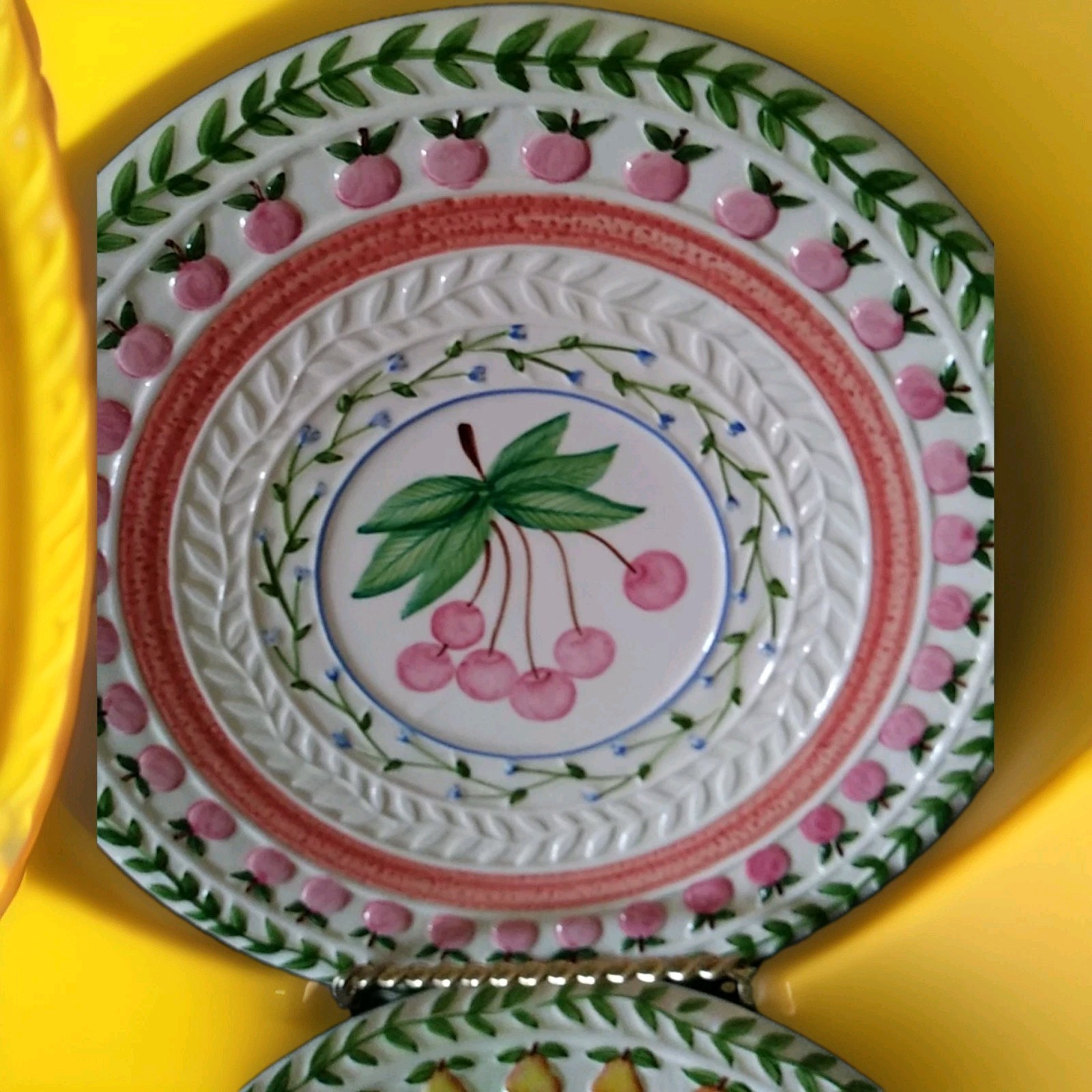 Strata Group Fresh N Fruity Hand Painted 3D Design 8.75″ Plates, Set of 6