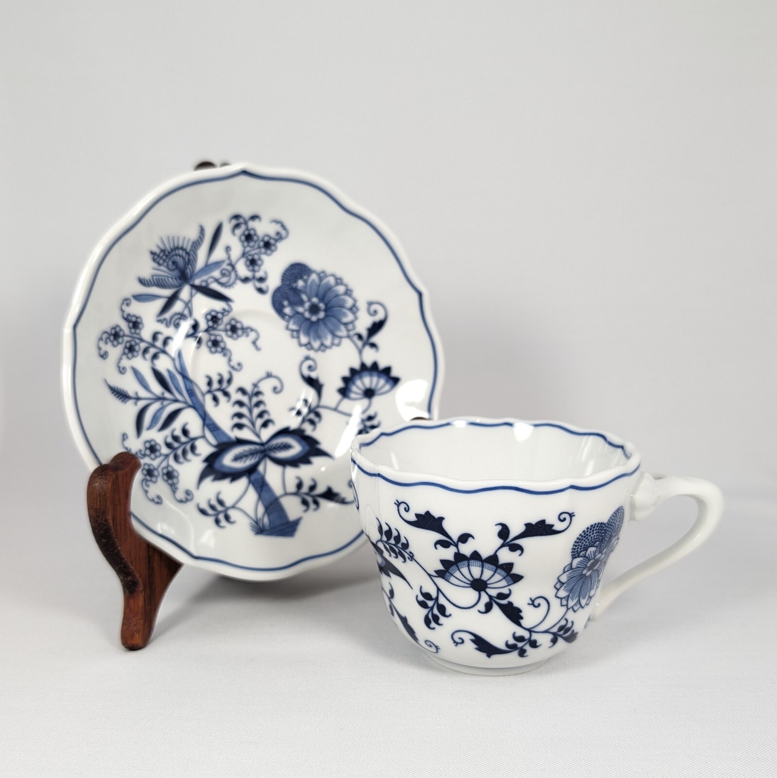 Blue Danube Cup and Saucer Lipper Japan Porcelain Flowers Blue Onion Scalloped