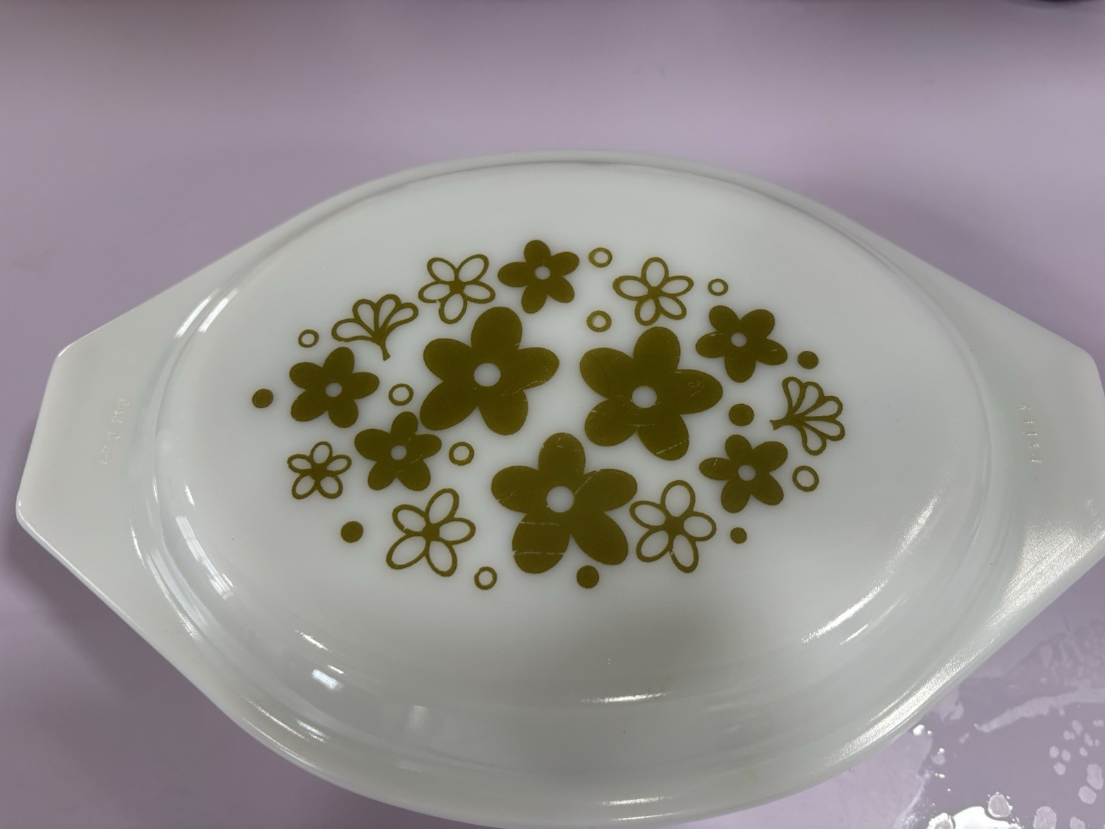 VTG PYREX Oval Casserole w/ Lid Avocado SPRING BLOSSOM CRAZY DAISY 1 1/2 QT 043