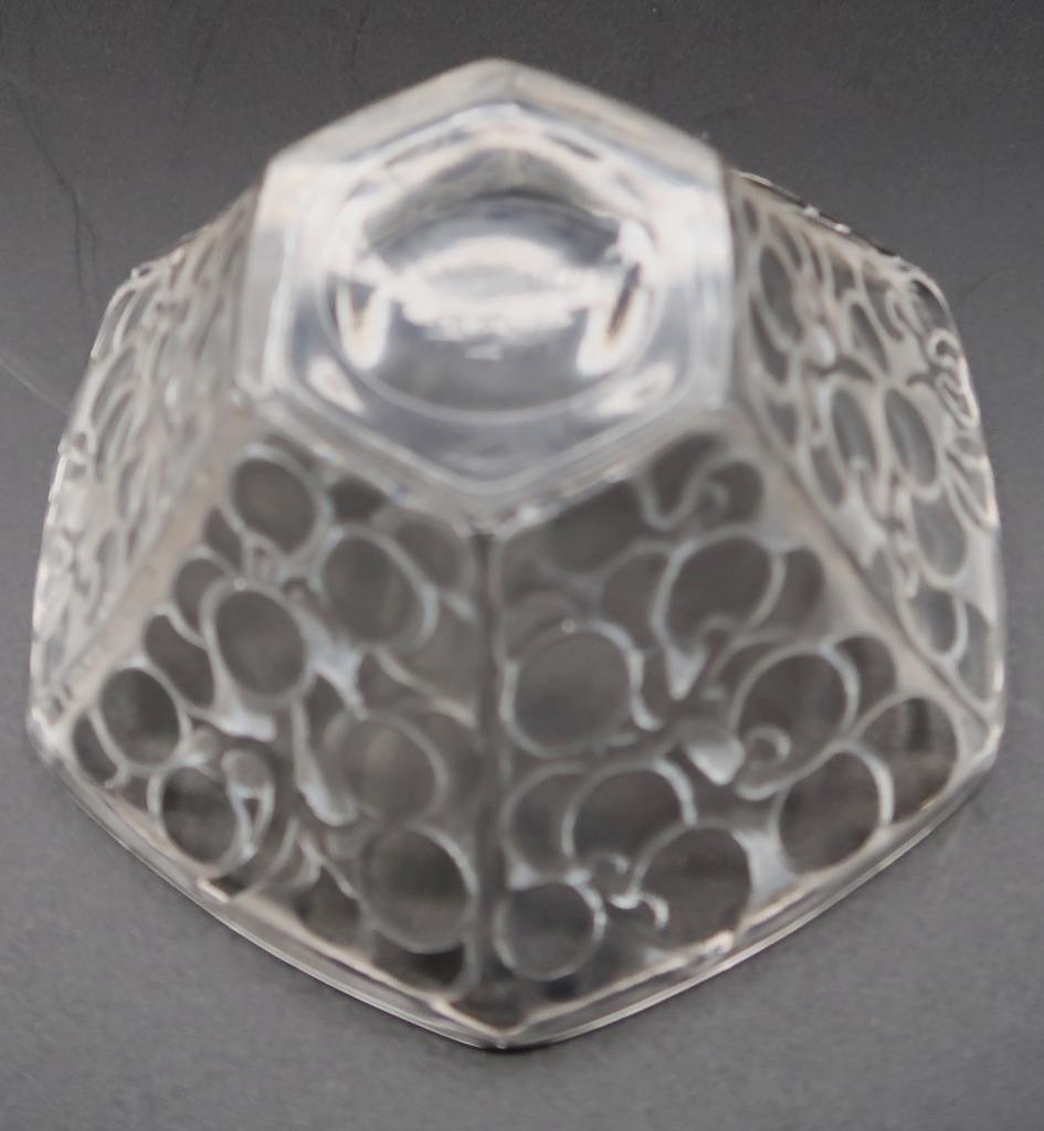 René Lalique Crystal Raisins Six Pans Hexagon Small Bowl, 4 5/8″ x 2 1/8″
