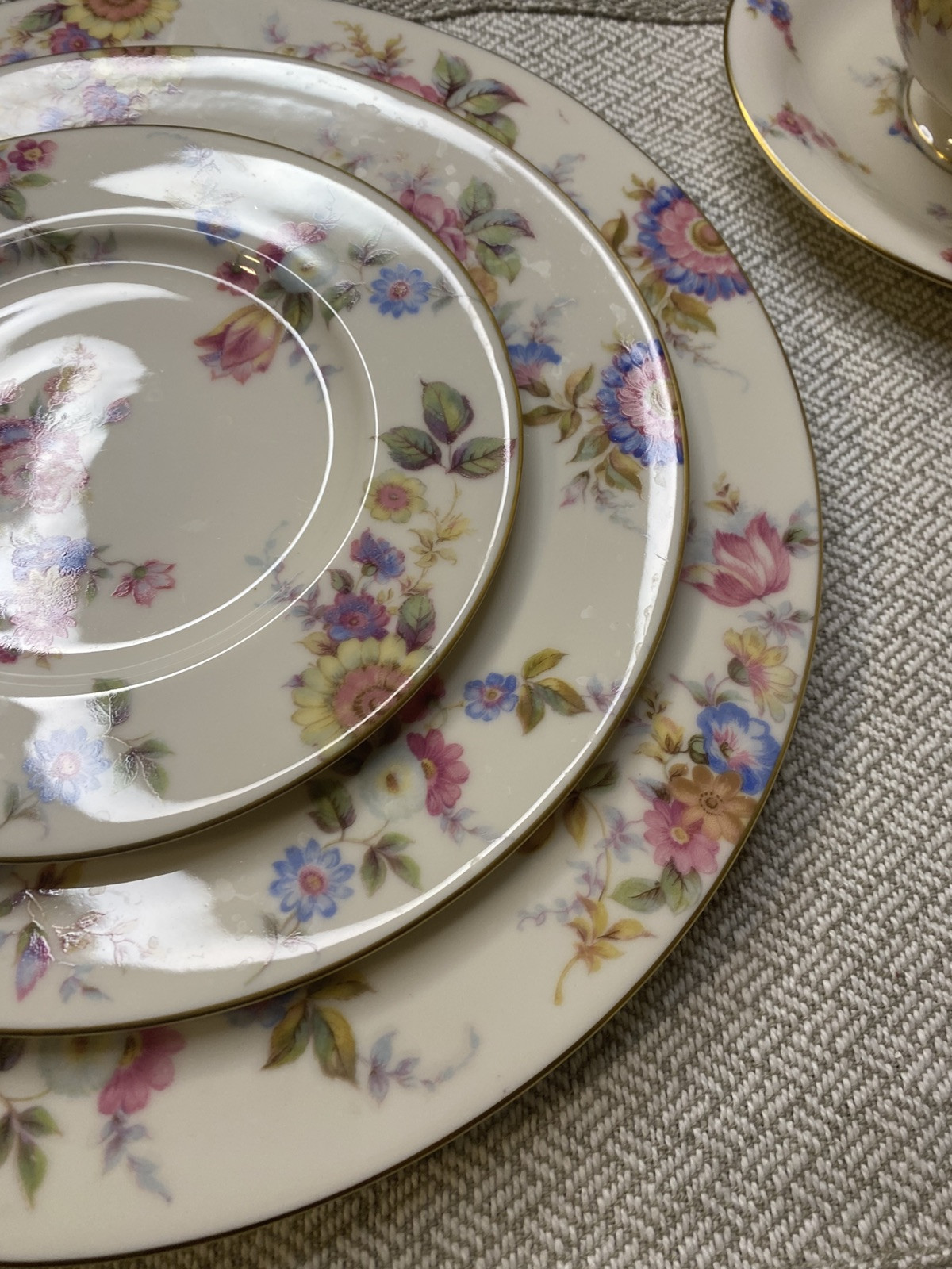 CASTLETON USA SUNNYBROOKE FIVE PIECE PLACE SETTING FOR TWELVE /60 PCS