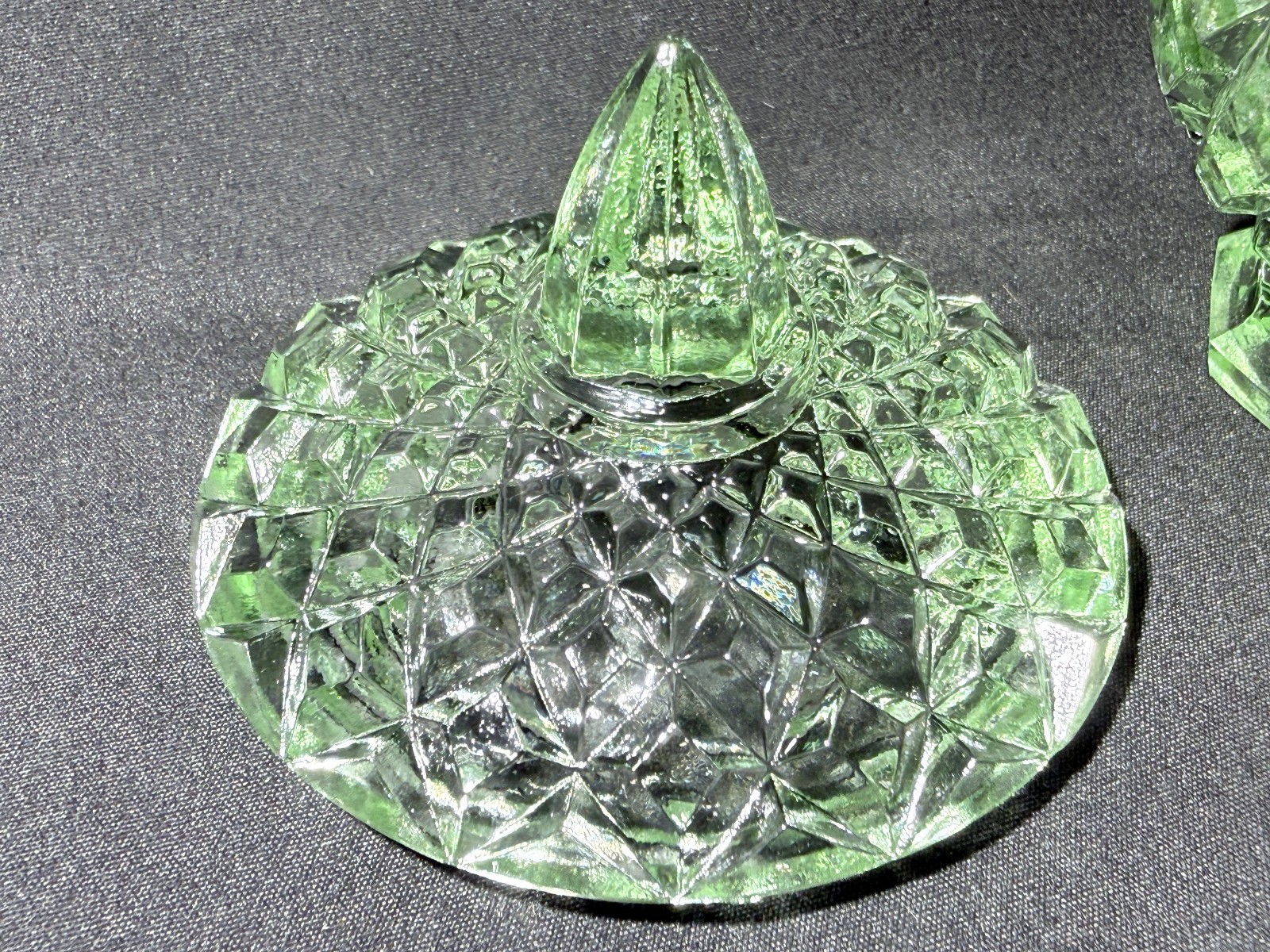 Green Vaseline Uranium glass covered candy dish coffee sugar jar / bowl selenium