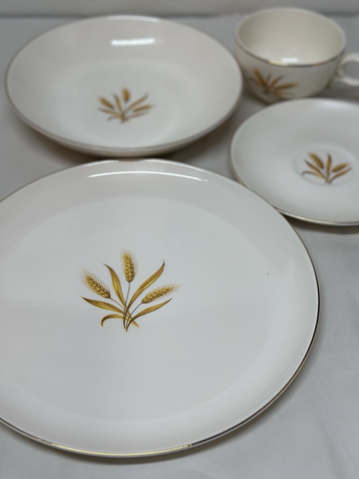 Taylor Smith Wheat Pattern Dish’s 1950s USA Made Eight Piece Set E7