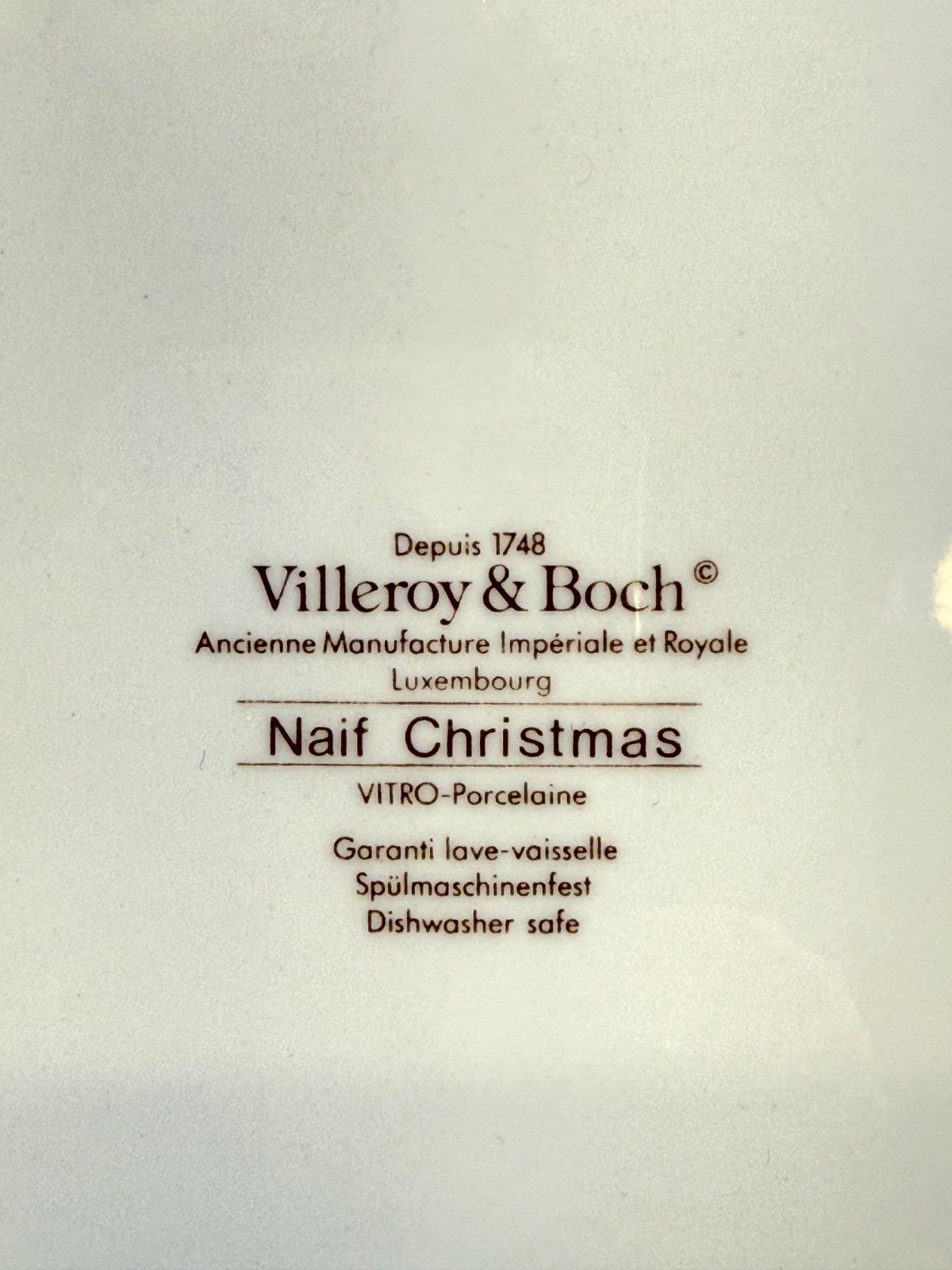 Villeroy & Boch Naif Christmas 8″ Square Handle Snack/Cake Plate Gerard Laplau