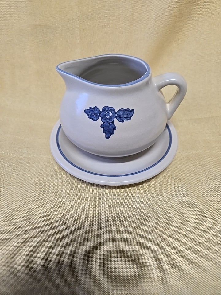 Pfaltzgraff Yorktowne Gravy Boat Pitcher Creamer Vintage Blue Pattern W/ Saucer