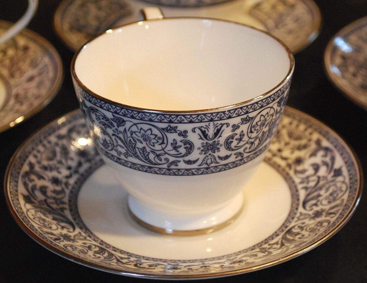 Set 4 MINTON Bone China INFANTA S744 Footed Cups & Saucers ENGLAND Blue & White