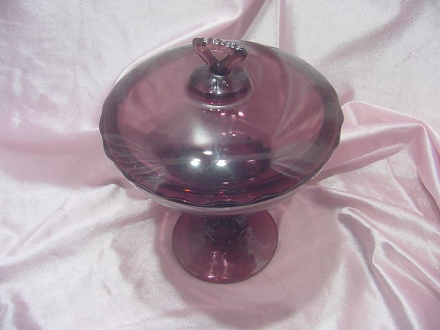VINTAGE AMETHYST PURPLE GLASS COMPOTE BOWL FOOTED w/ SCALLOPED COVER