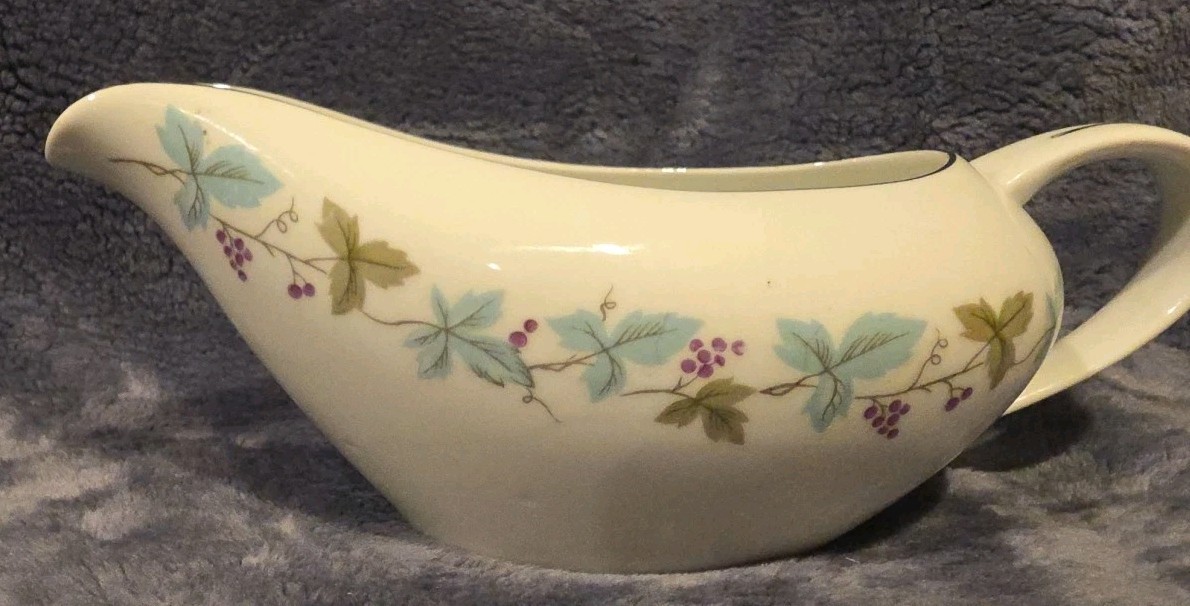 Vintage Fine China Japan Gravy Boat Floral Pattern 6701 Gold Trim