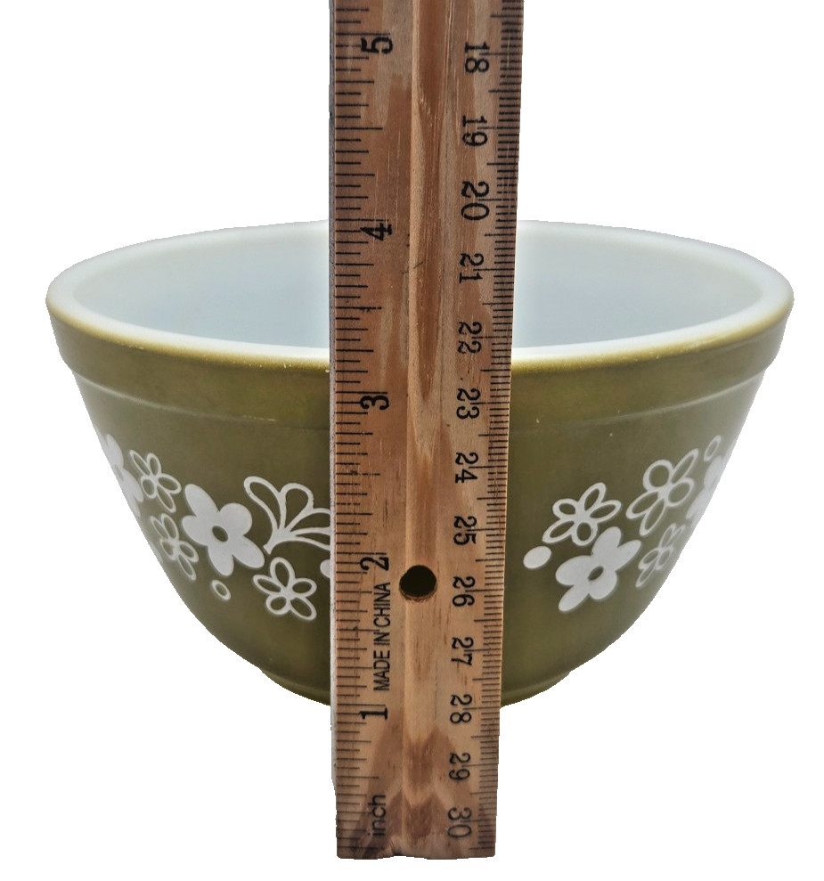 Vintage Pyrex 401 Spring Blossom Green Crazy Daisy 1.5 Pint Mixing Bowl USA