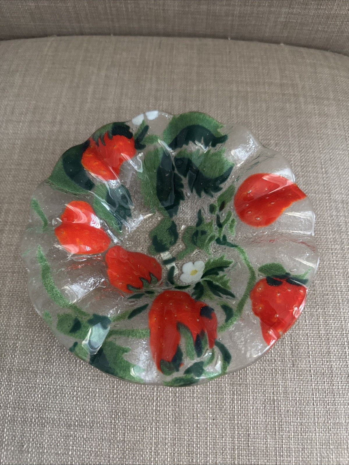 Sydenstricker Strawberry Fused Art Glass Ruffled Edge Small Bowl Pristine