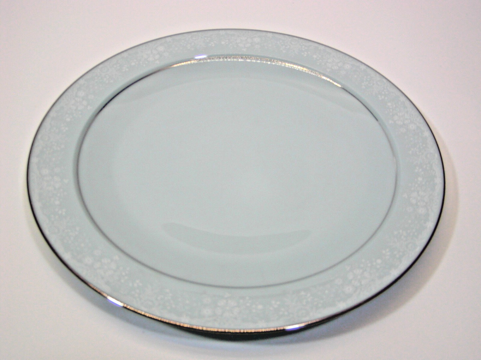 4 NORITAKE FIDELITY 10-3/8″ USED DINNER PLATES 8003 W81