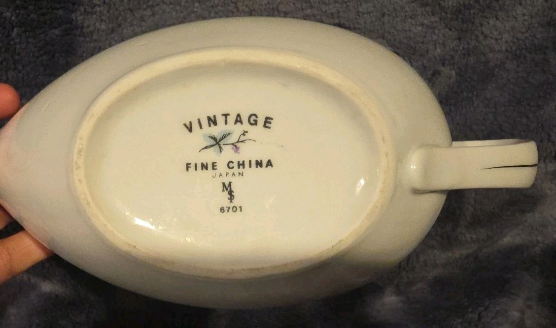 Vintage Fine China Japan Gravy Boat Floral Pattern 6701 Gold Trim
