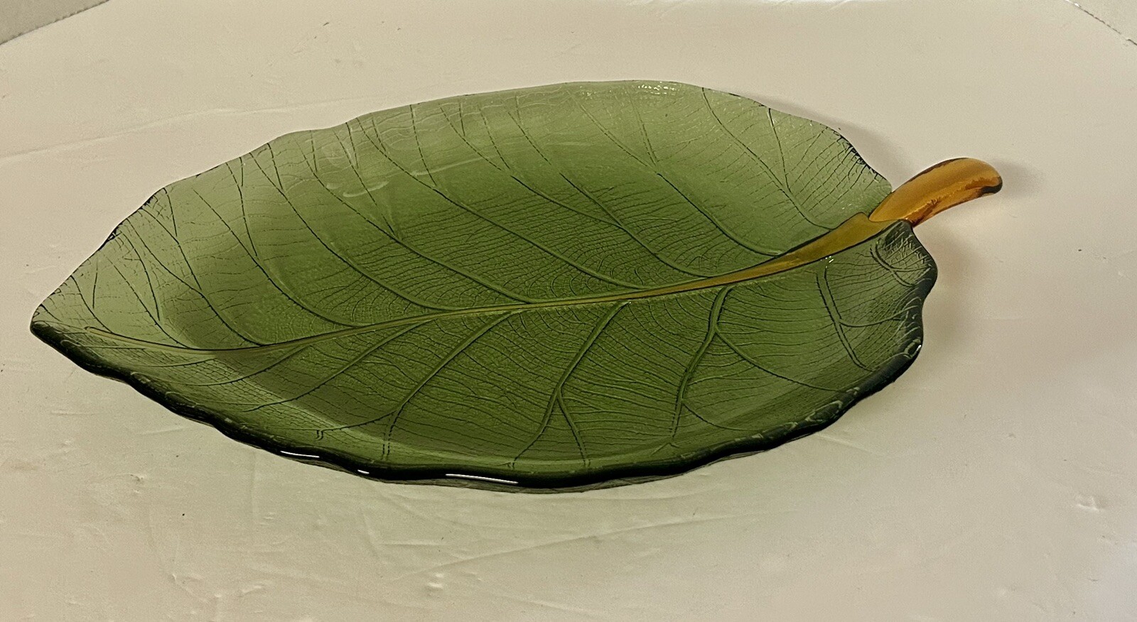 DYNASTY GLASS LEAF PLATE OLIVE COLORED CENTERPIECE 16.5”