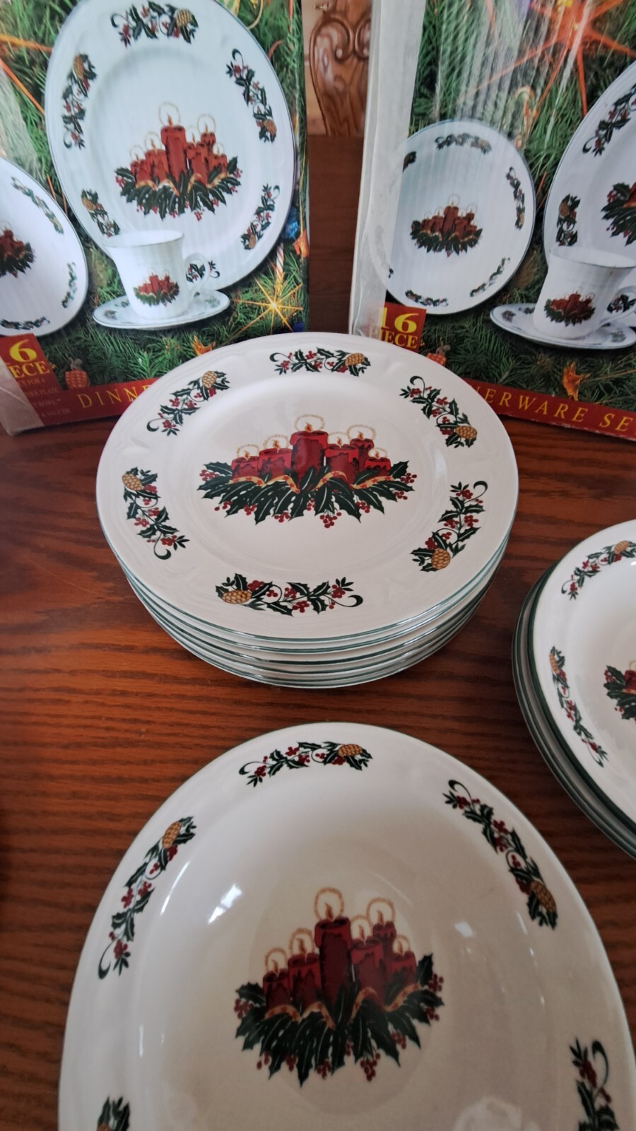 GEI Vintage Beautiful Christmas Candle Pattern 31 Piece Dinnerware Grouping