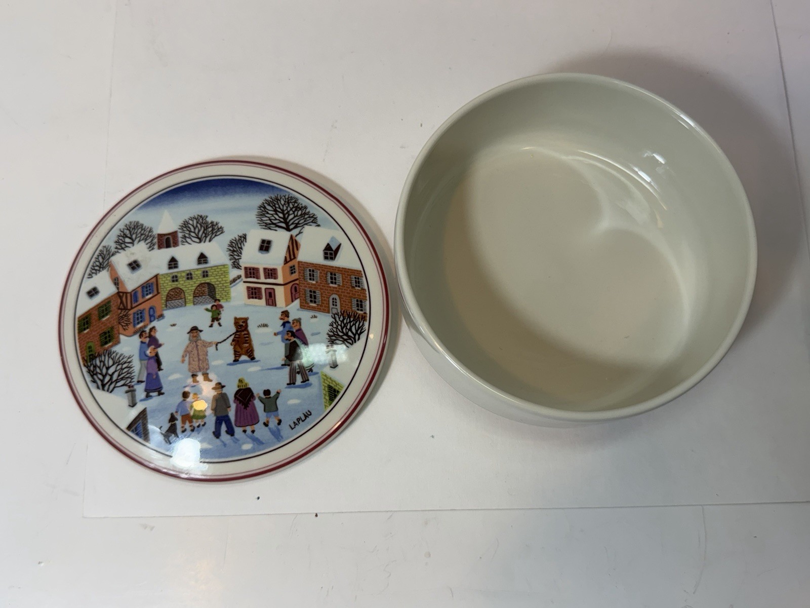 Villeroy & Boch NAIF CHRISTMAS Large Dish Box With Lid 5″ Trinket Candy Nuts