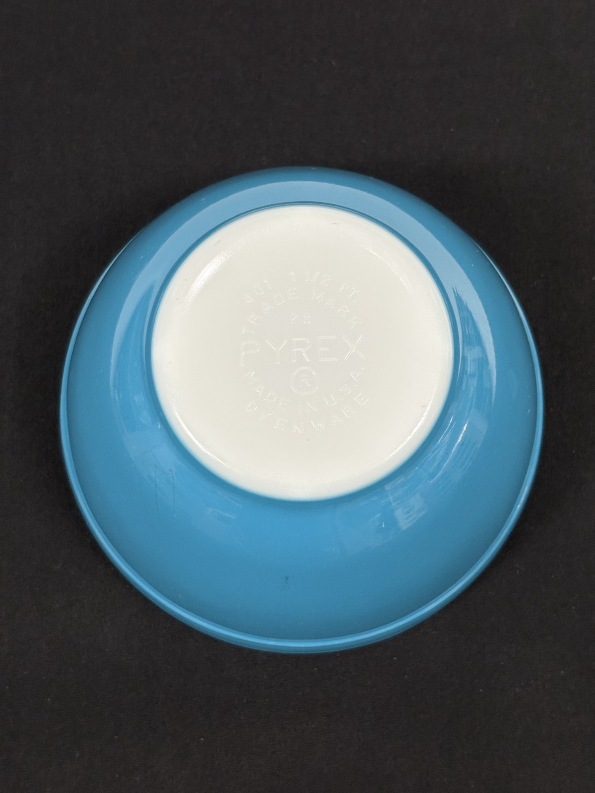 VINTAGE PYREX MCM MIXING BOWL #401 USA BLUE 1.5 PT OVENWARE COOKWARE NICKS