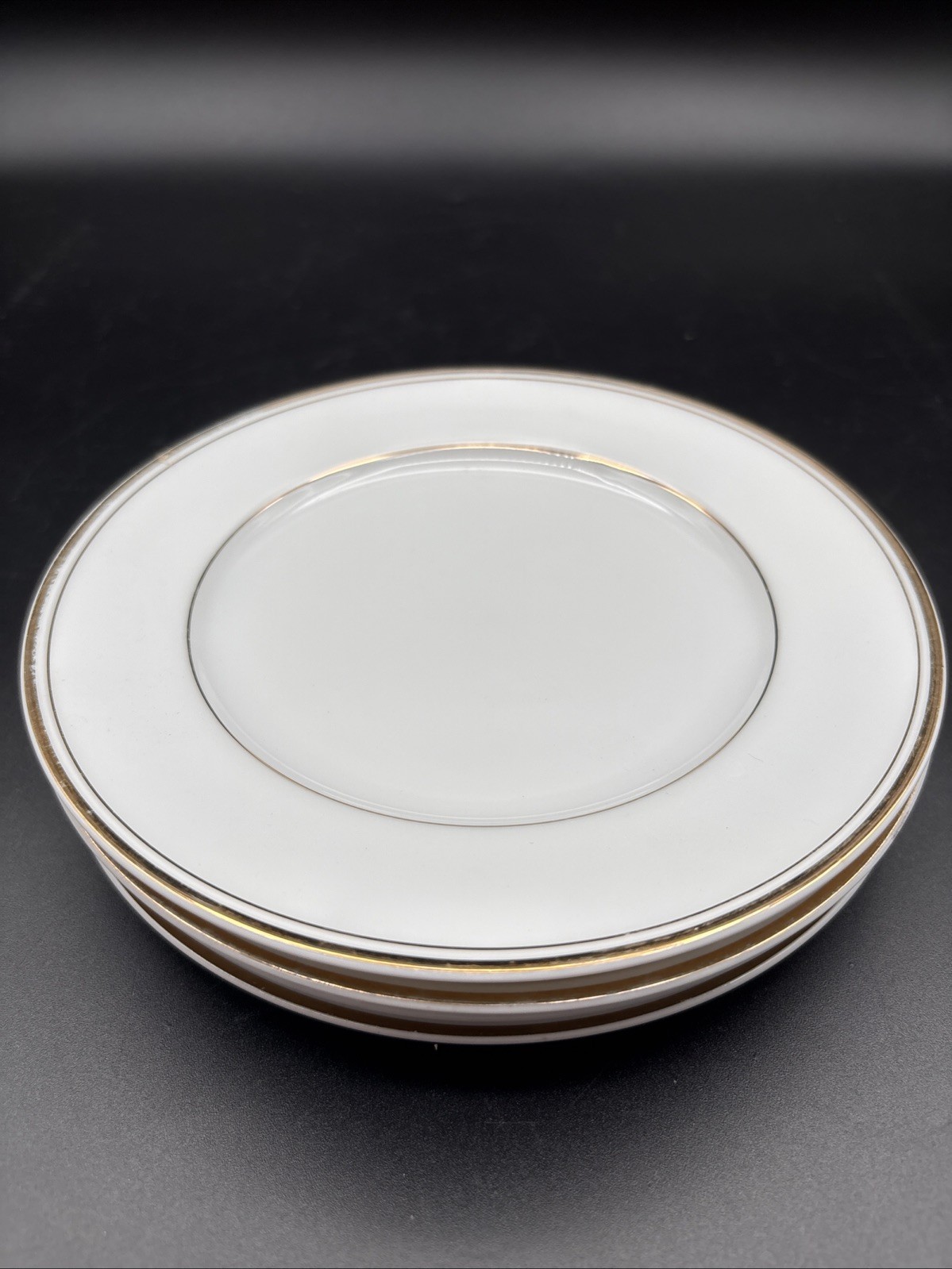 Set Of 4 VTG ROYALE AURUM PORCELAIN WHITE W/GOLD TRIM 6 1/2″ BREAD PLATES Japan