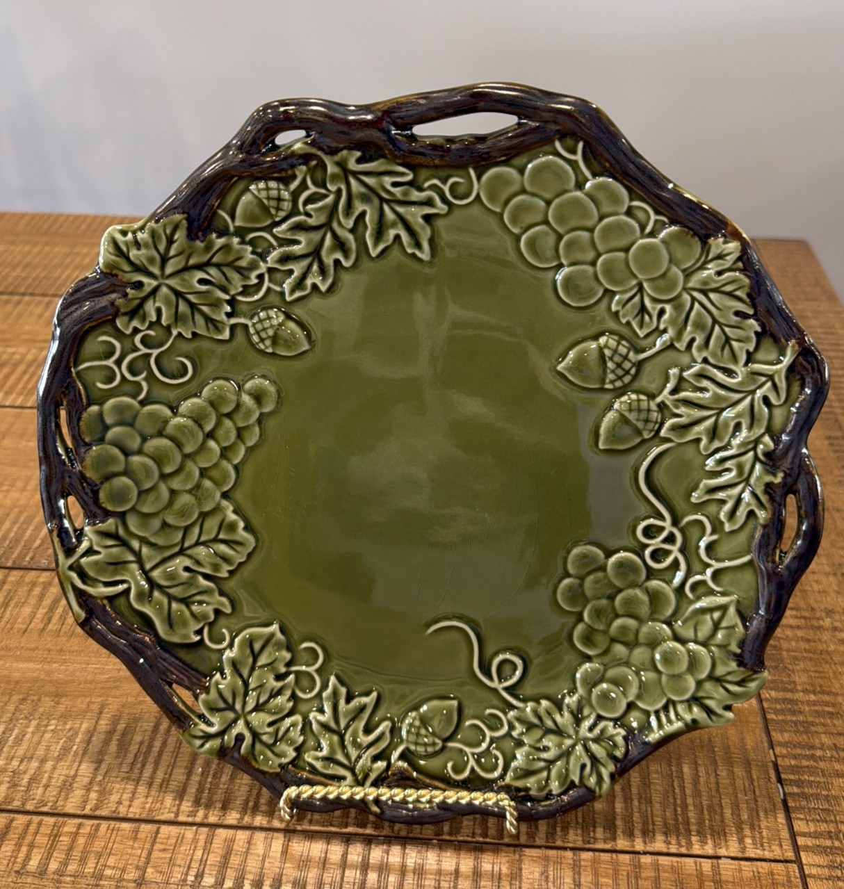 MAJOLICA Olive Green Large Serving Plate Grapes Oak Leaf Vines Acorns