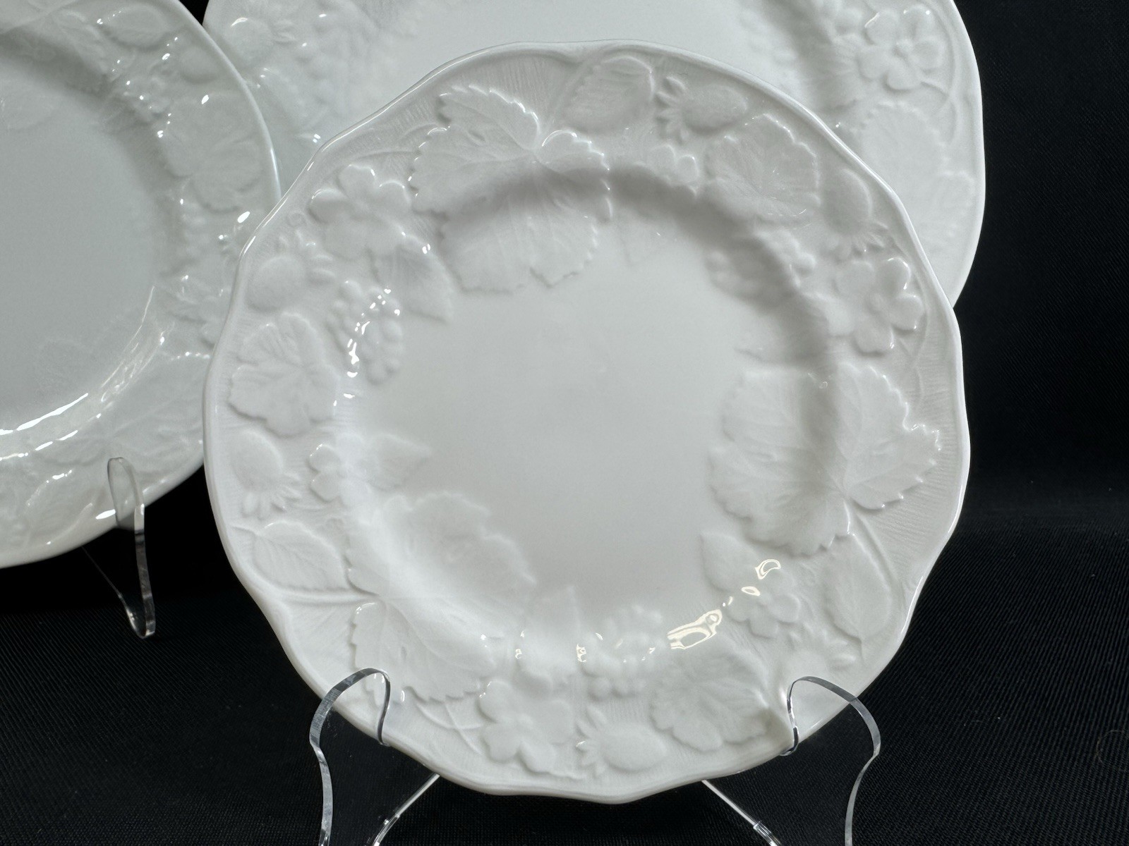Wedgewood Strawberry/ Vine Bone China~(1)~5 piece place setting~Made In England