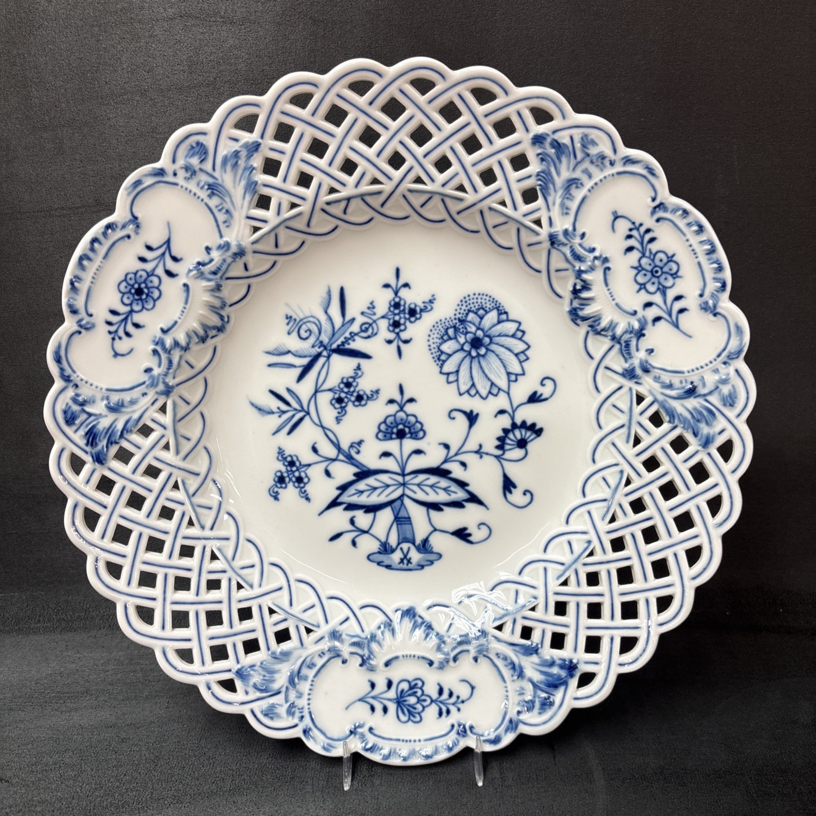 Meissen BLUE ONION Reticulated (No Trim) Charger Plate Platter 11 1/4 Inches