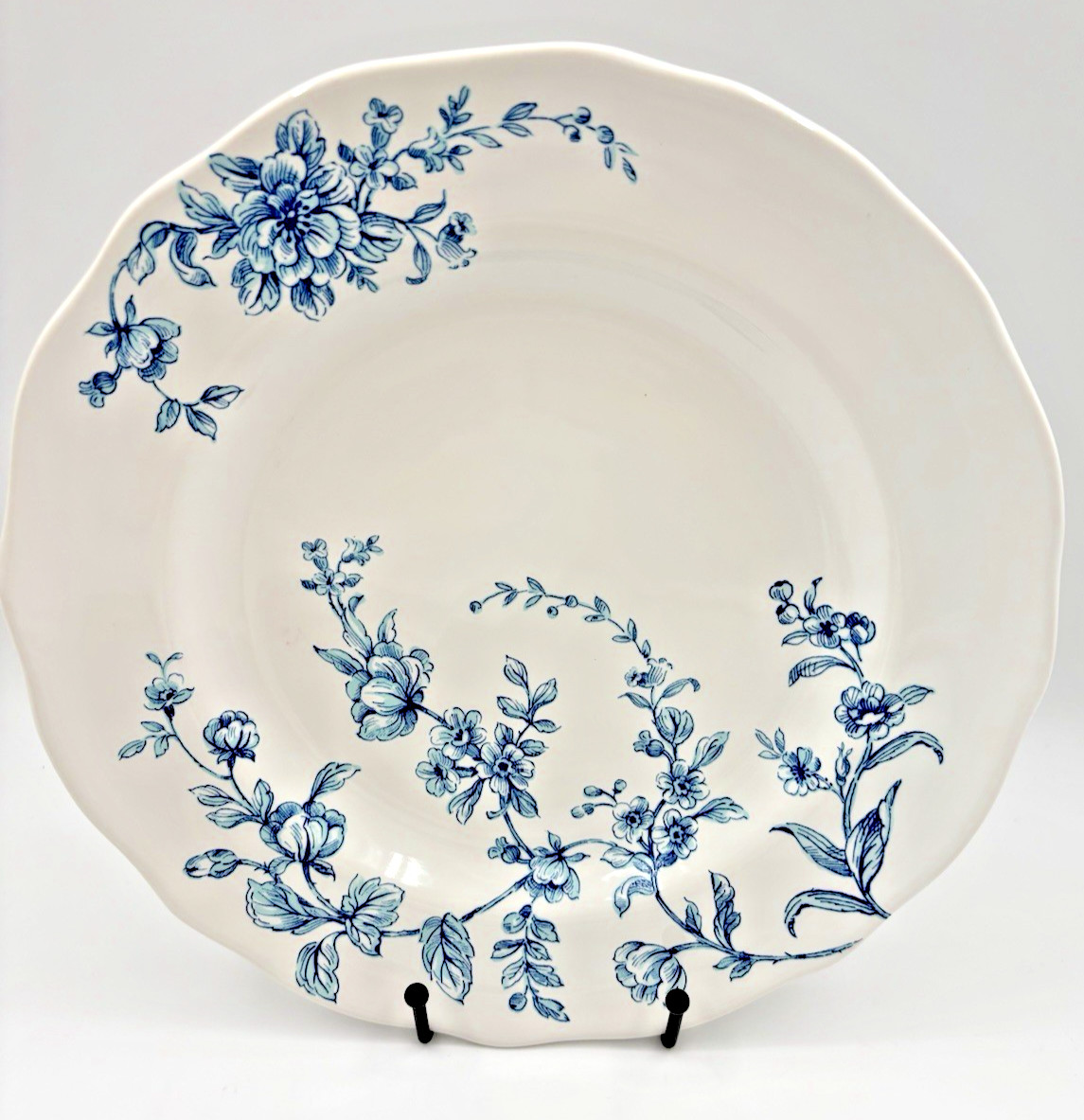 222 Fifth Blue and White Ceramic Dinner Plates Set of 4 Plates NEW