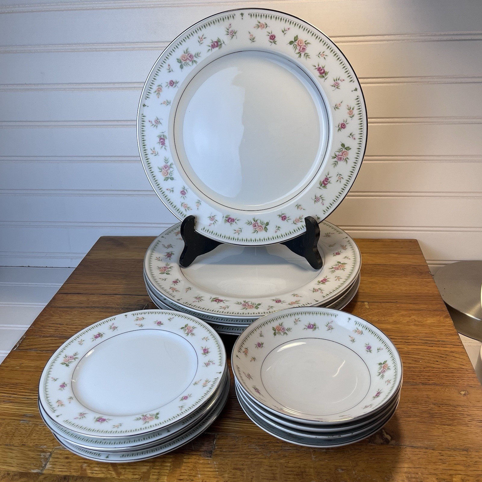 Vtg Abingdon Fine Porcelain China – Rose – Japan – Service for 4 – c1980s