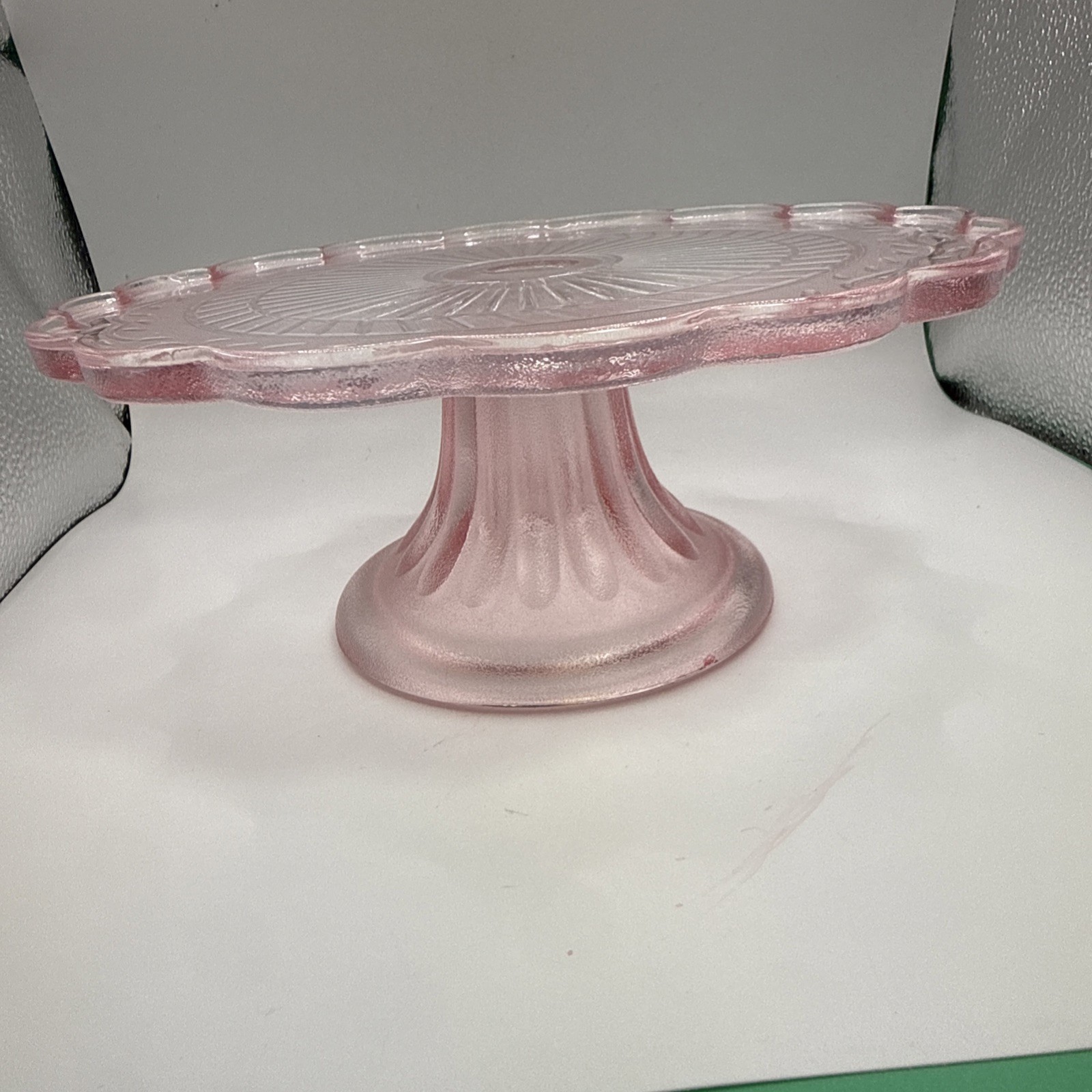 Cambridge Maison Pink Cake Stand By Circle Ware Crystal 9×3 inches