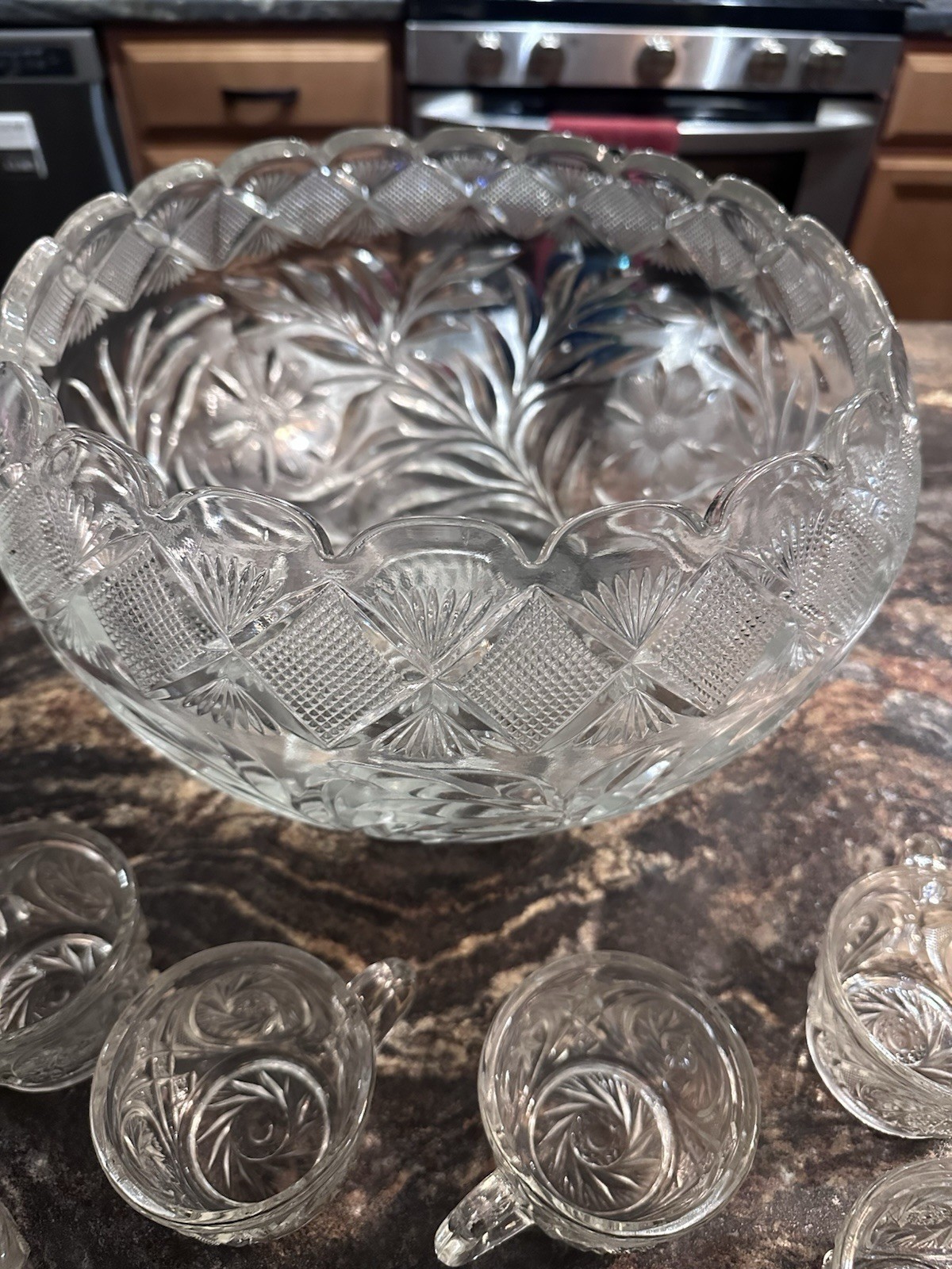 L E Smith Daisy Saw Edge Clear Glass Punch Bowl Set 12 Cups VTG Mid Century