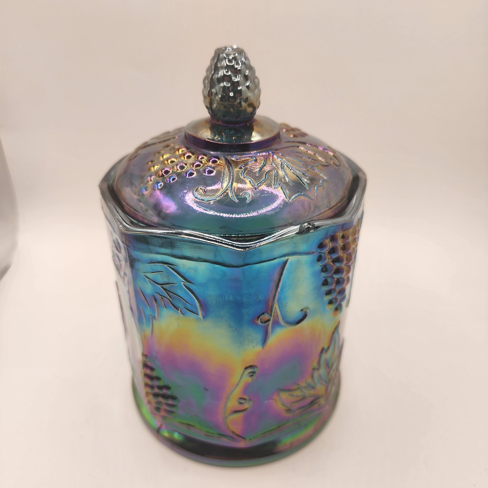 VTG INDIANA GLASS CARNIVAL GRAPE PATTERN BLUE IRIDESCENT 7.25″ TALL