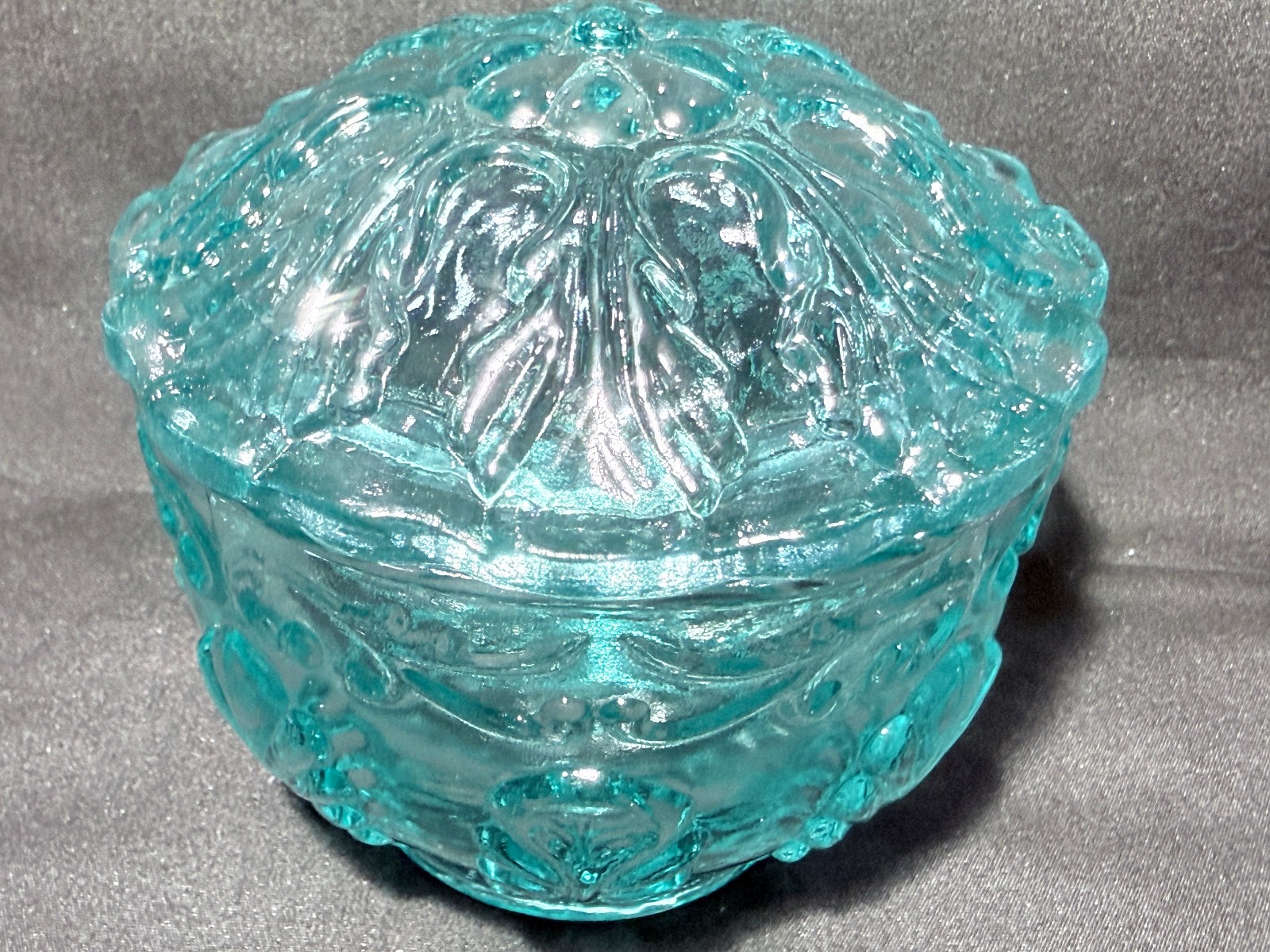 Teal Green Vaseline Uranium glass covered candy dish coffee sugar jar powder box