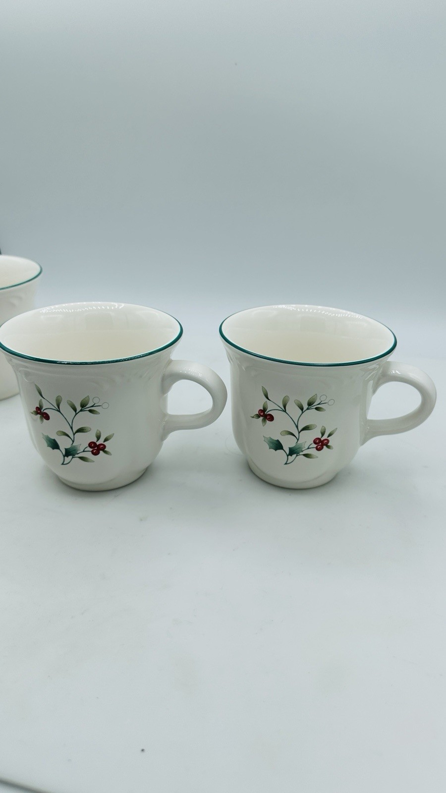 Pfaltzgraff Winterberry Set 4 Coffee Mugs Holly Berry Green Rim Stoneware