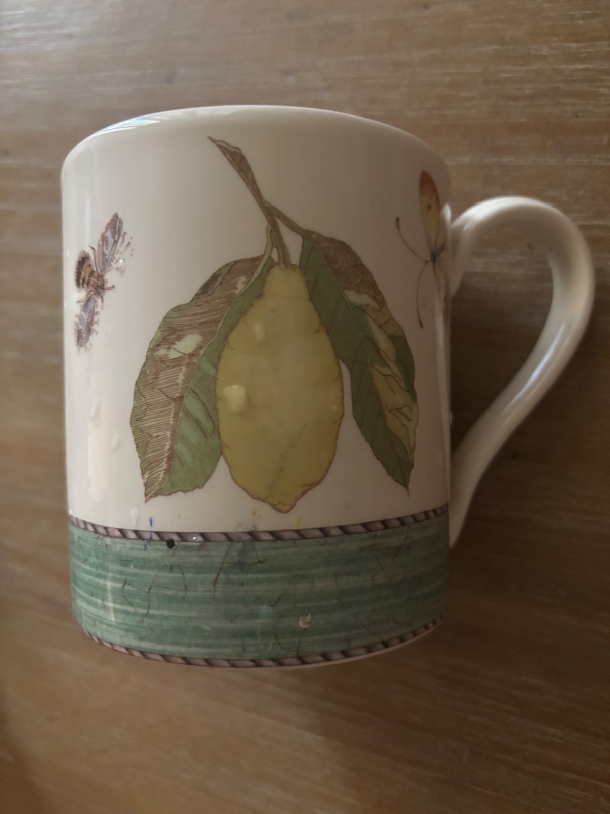 4 Wedgewood Sarah’s garden 16 oz coffee cups, one has chip look at photos