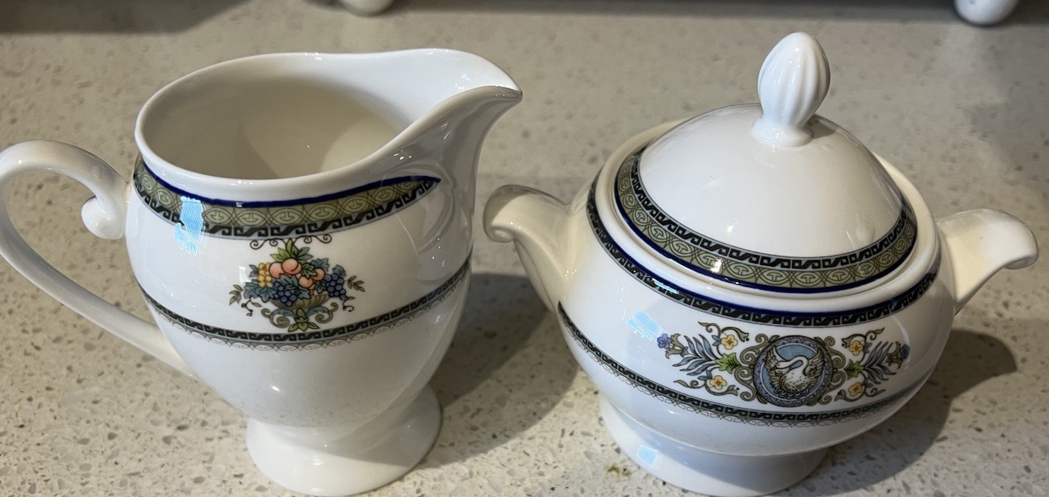 Mikasa Ultima+ Victorian Crest Creamer & Sugar Bowl with Lid Fine China HK305