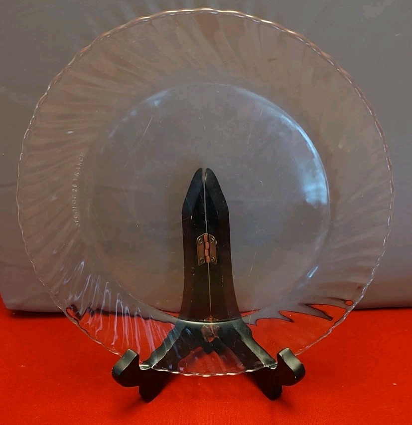 Arcoroc Clear Swirl Scalloped Glass Luncheon Plates 8 3/4 Inch Set of 11 EUC