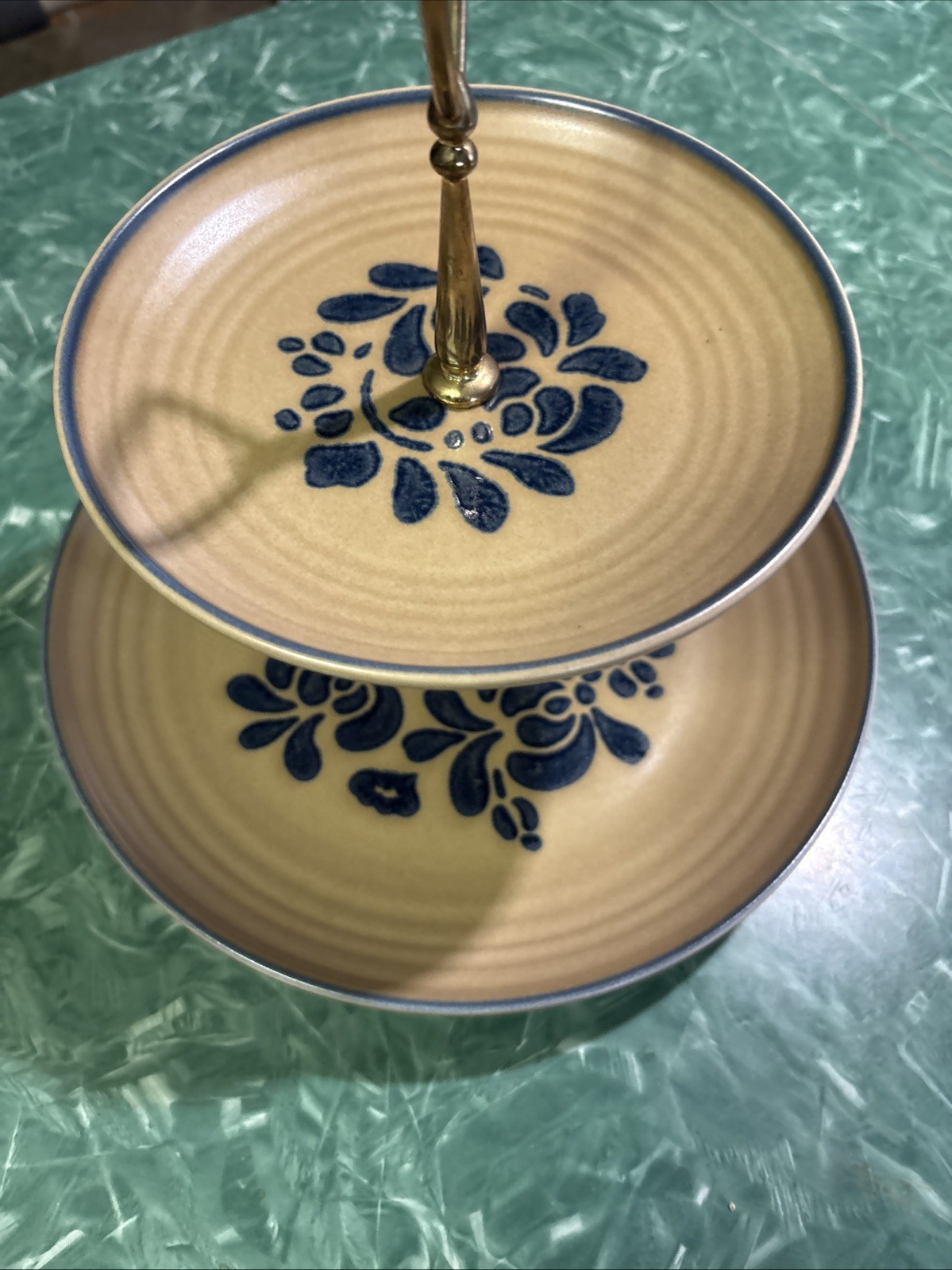 PFALTZGRAFF FOLK ART 2 TIERED SERVING TRAY COLLECTORS EDITION 2001 11″ EXCELLENT