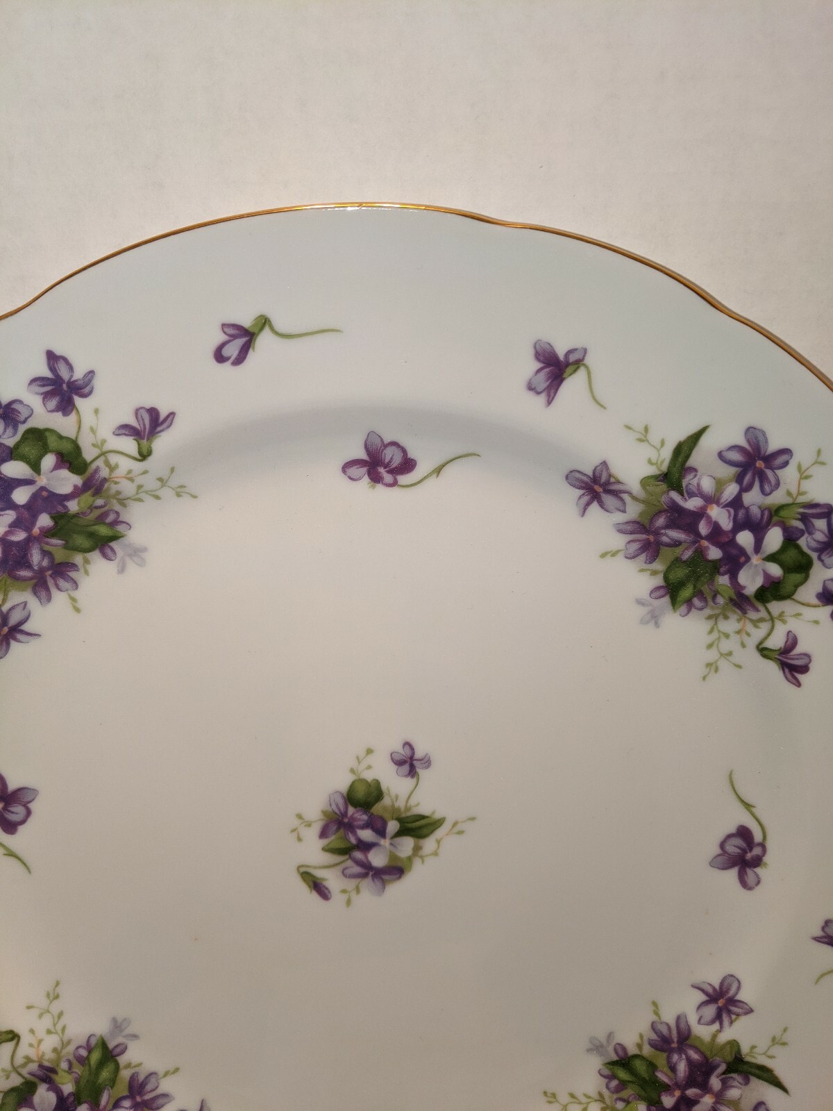 Rossetti Spring Violet 12″ Round Serving Platter w/Gold Rim