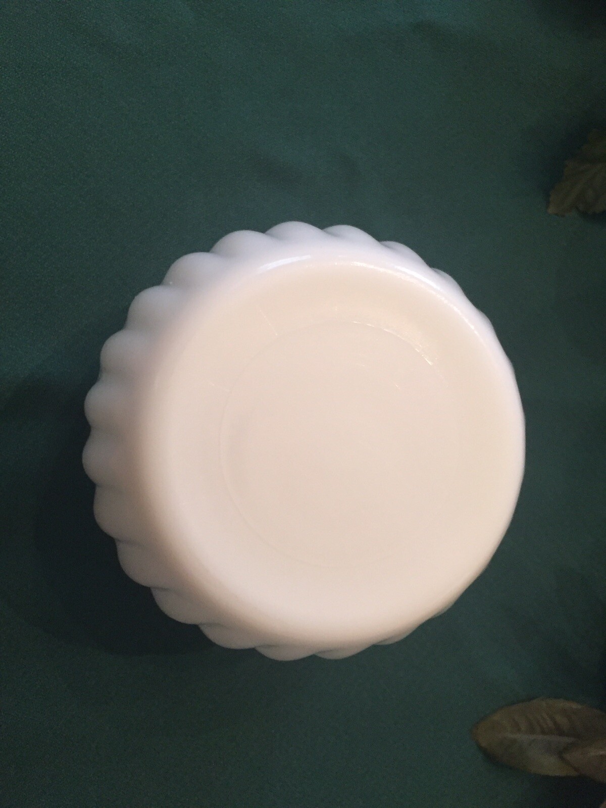 Vintage White Milk Glass Vase Flower Pot Rose Bowl Pinched Top Ribbed Sides 4.5″
