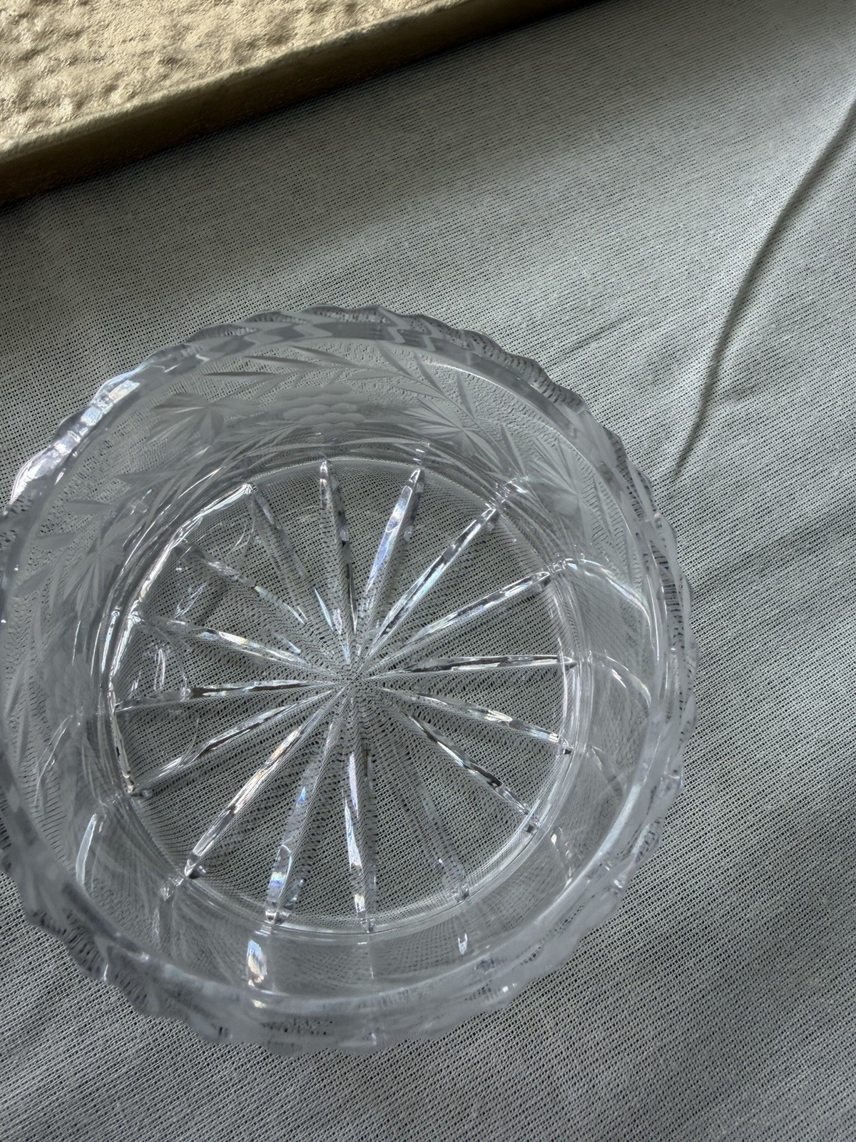 Clear Cut Crystal Glass Starburst Pattern Wine Bottle holder, crystal