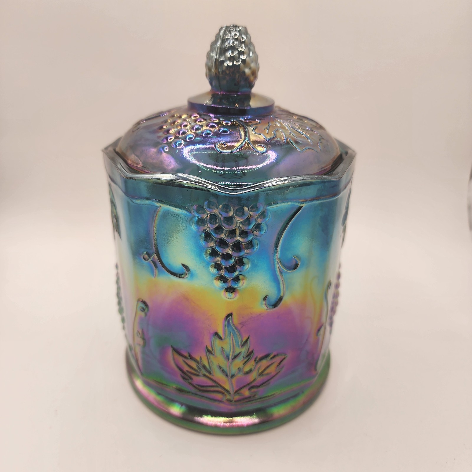VTG INDIANA GLASS CARNIVAL GRAPE PATTERN BLUE IRIDESCENT 7.25″ TALL