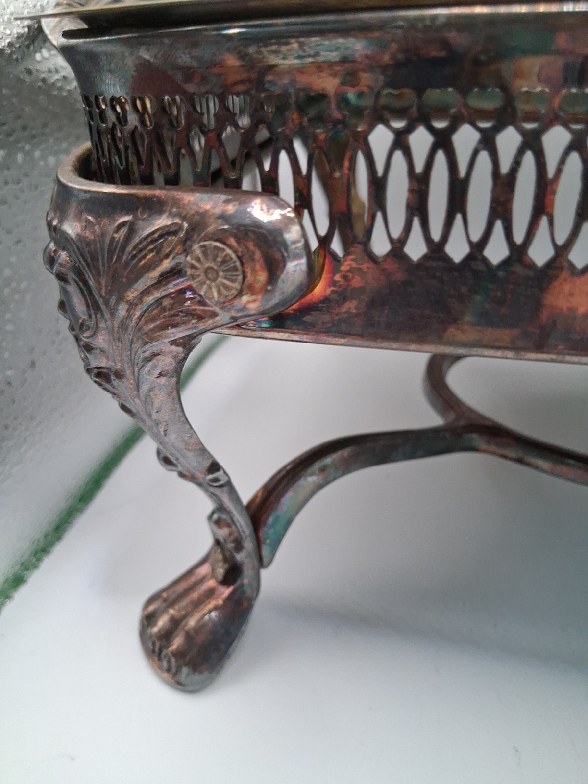 Covered Casserole Dish Stand