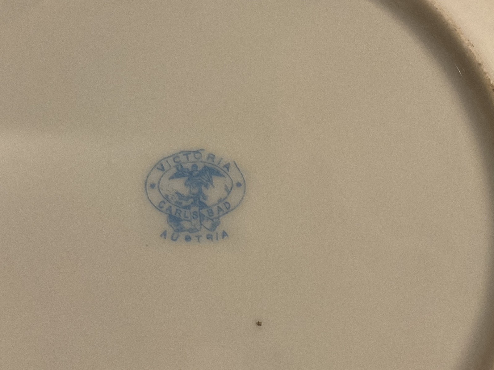 Set of 6 Victoria Carlsbad Gilt Portrait Plates, 1894-1918 – named portraits
