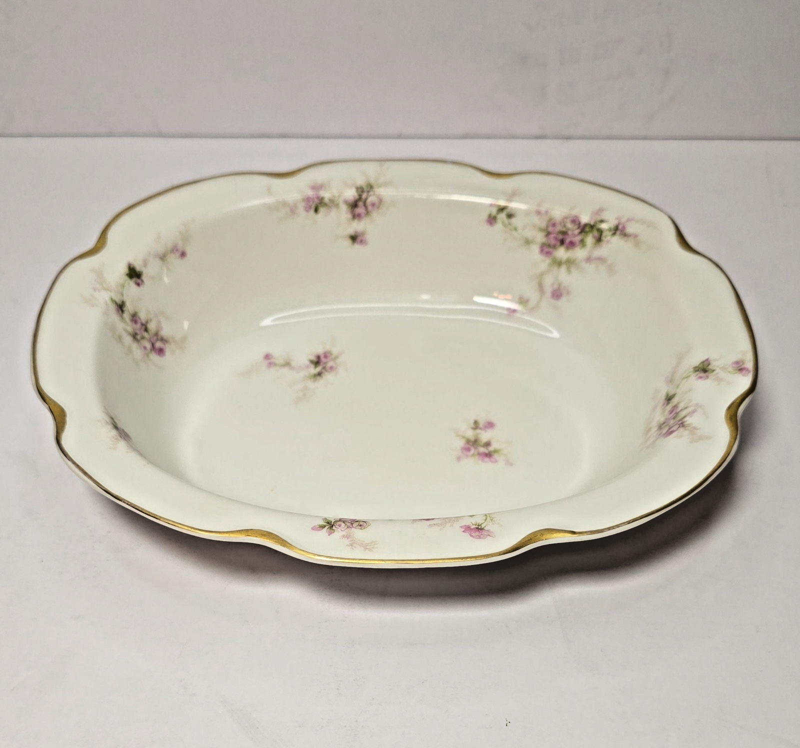 Haviland Limoges Oval Serving Bowl – Scalloped Edges – Gold Trim 9.25″ × 7.5″