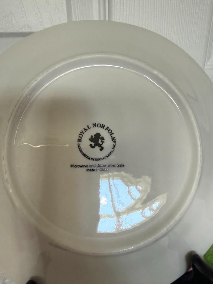 Royal Norfolk Bee Happy 7.5” Stoneware Appetizer Salad Plates